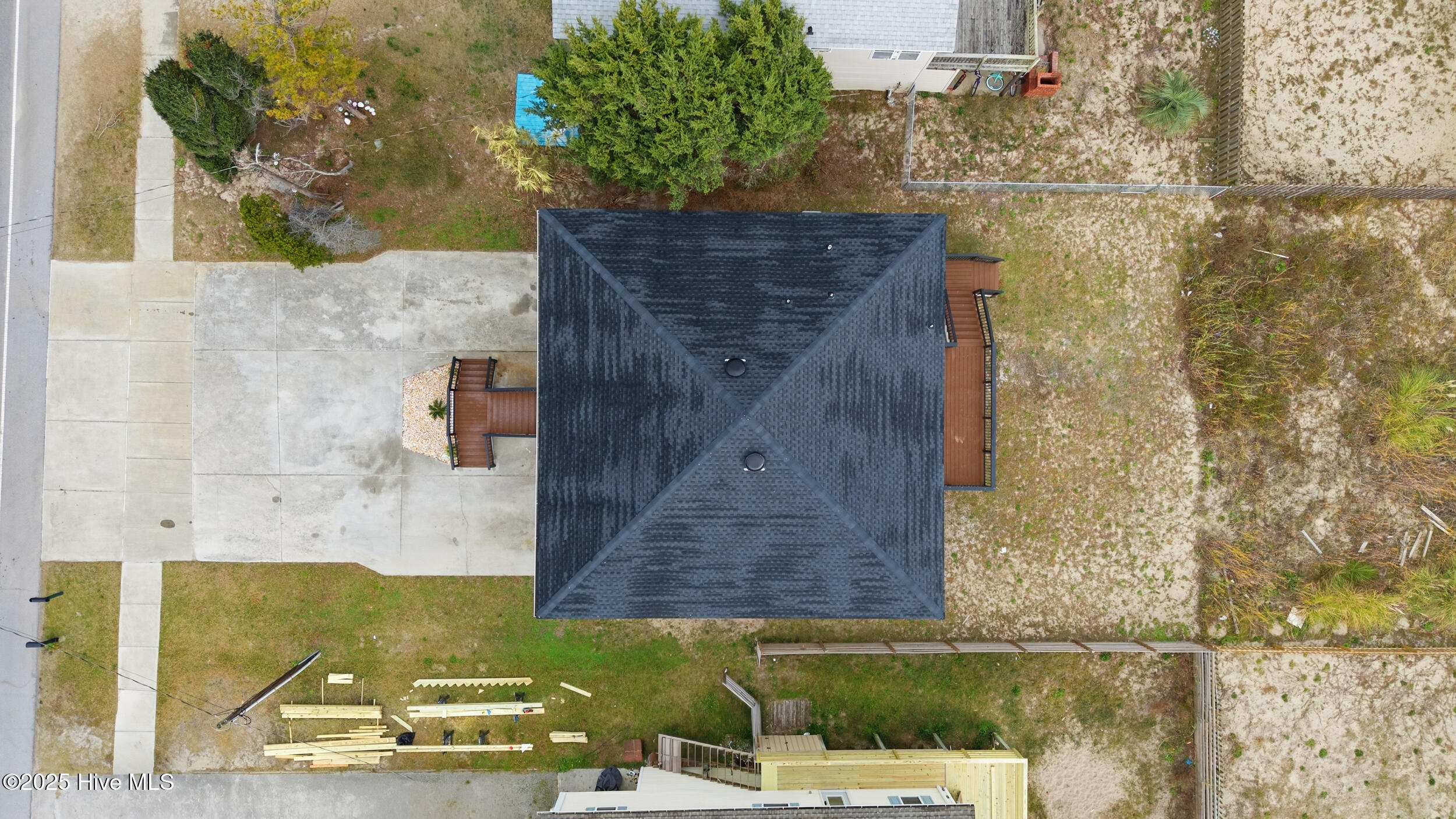 100542875 | Photo 32