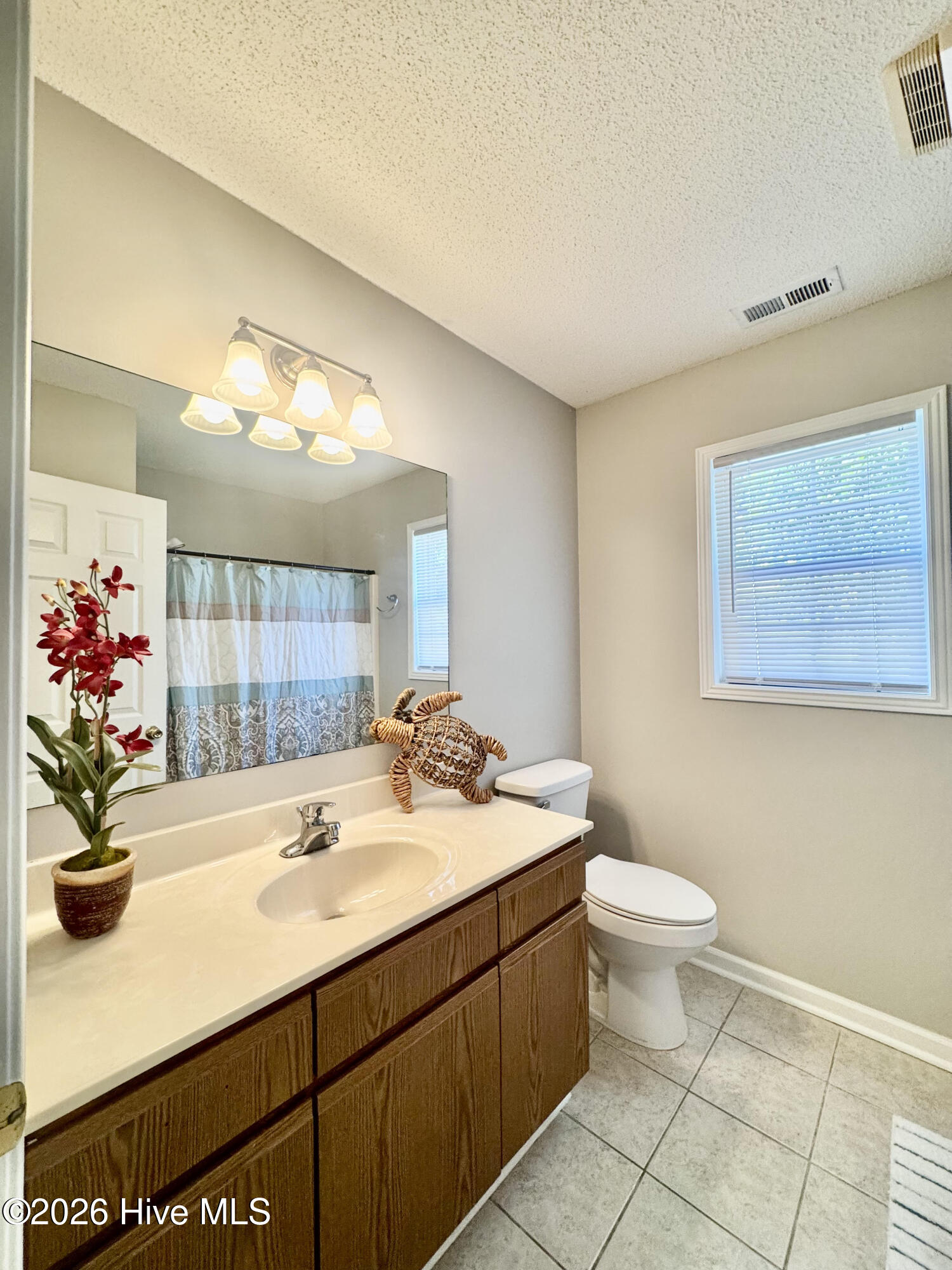 100568678 | Photo 16