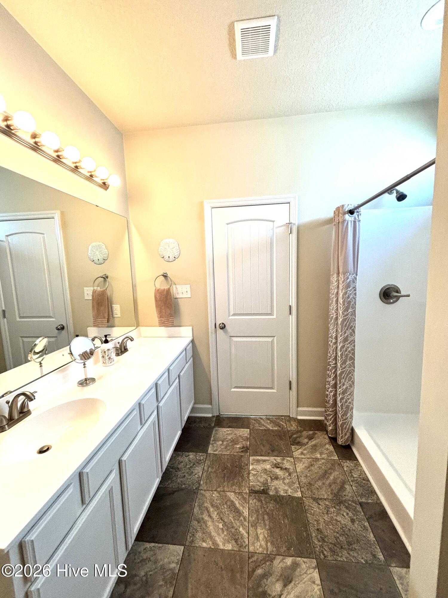 100560675 | Photo 17