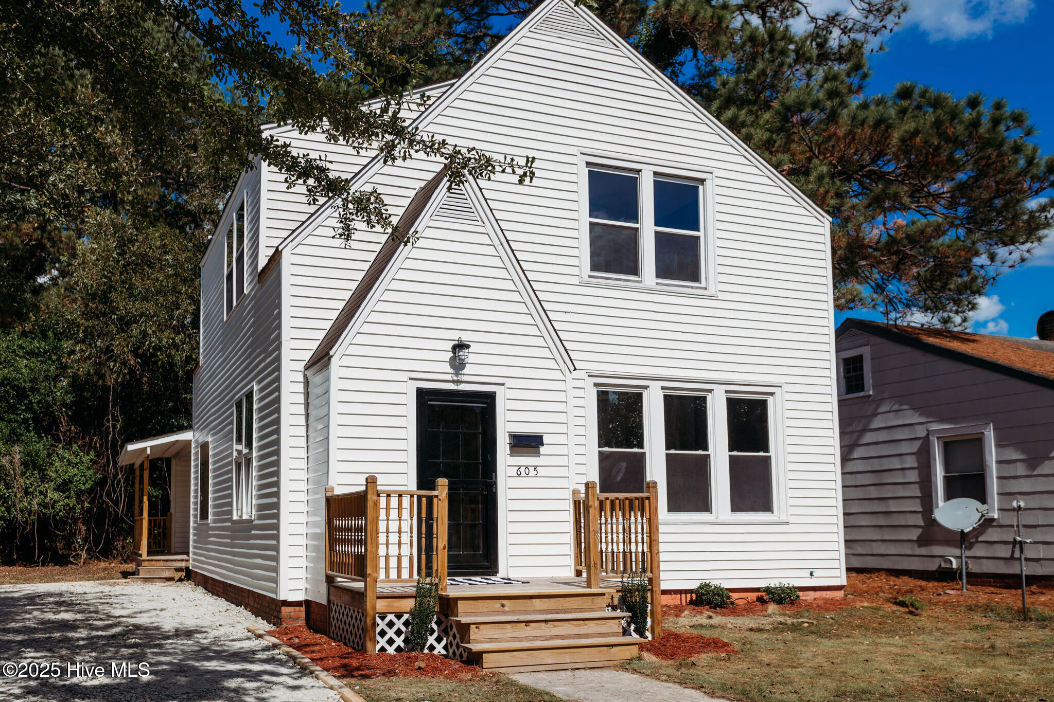 Homes for sale in Kinston, NC | 605 W Lenoir Ave, Kinston, NC 28501 | MLS# 100535860