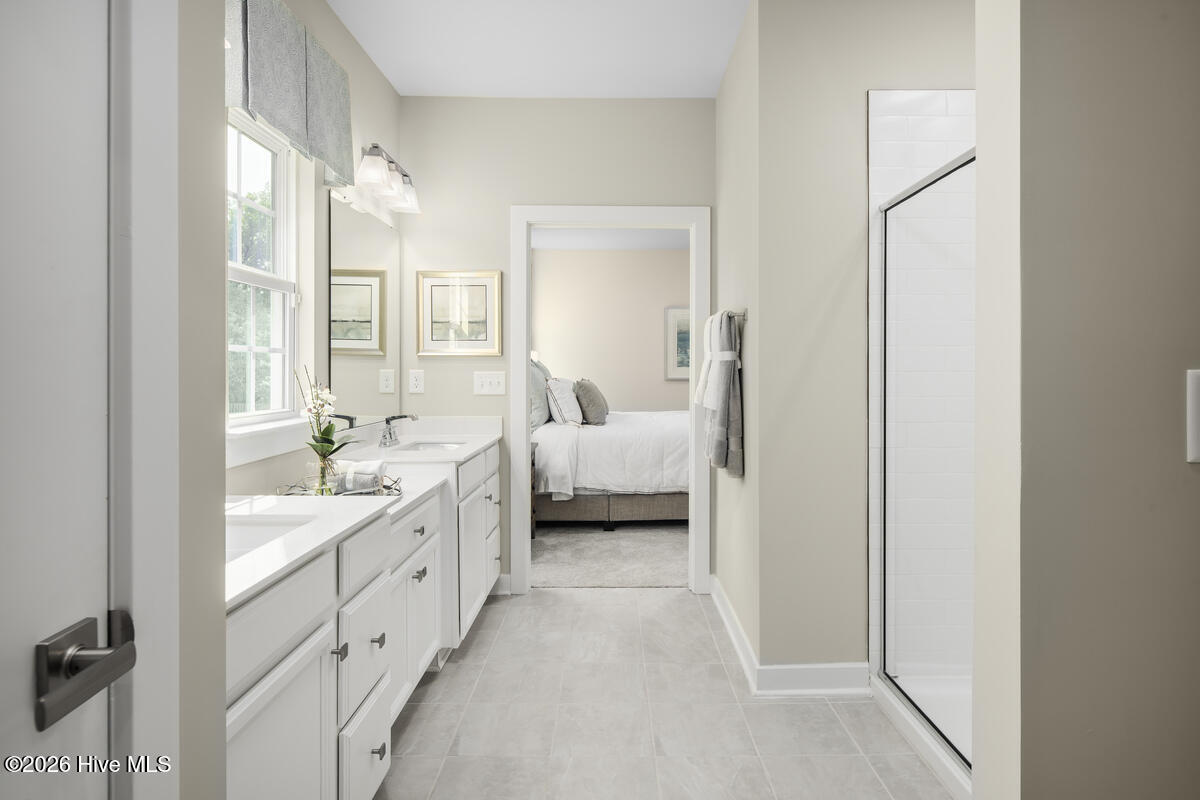 100565448 | Photo 11