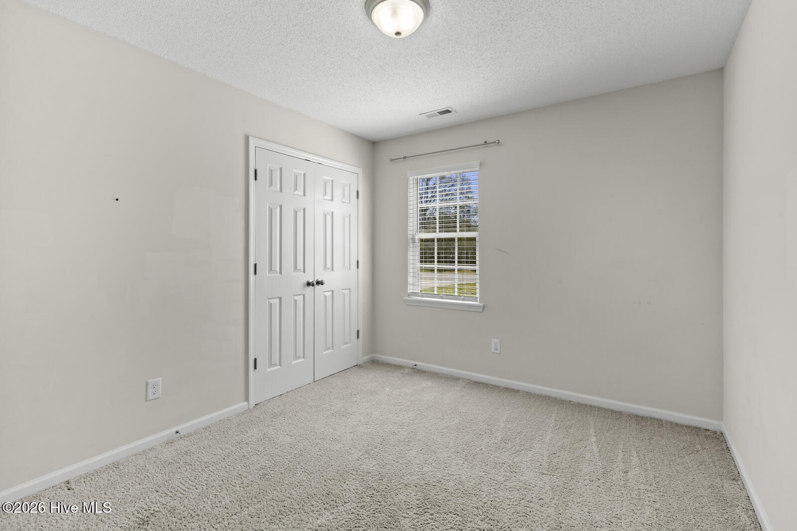 100561392 | Photo 17