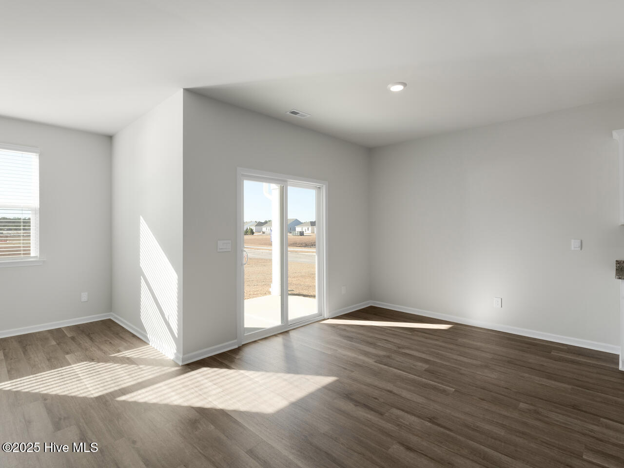 100563852 | Photo 13