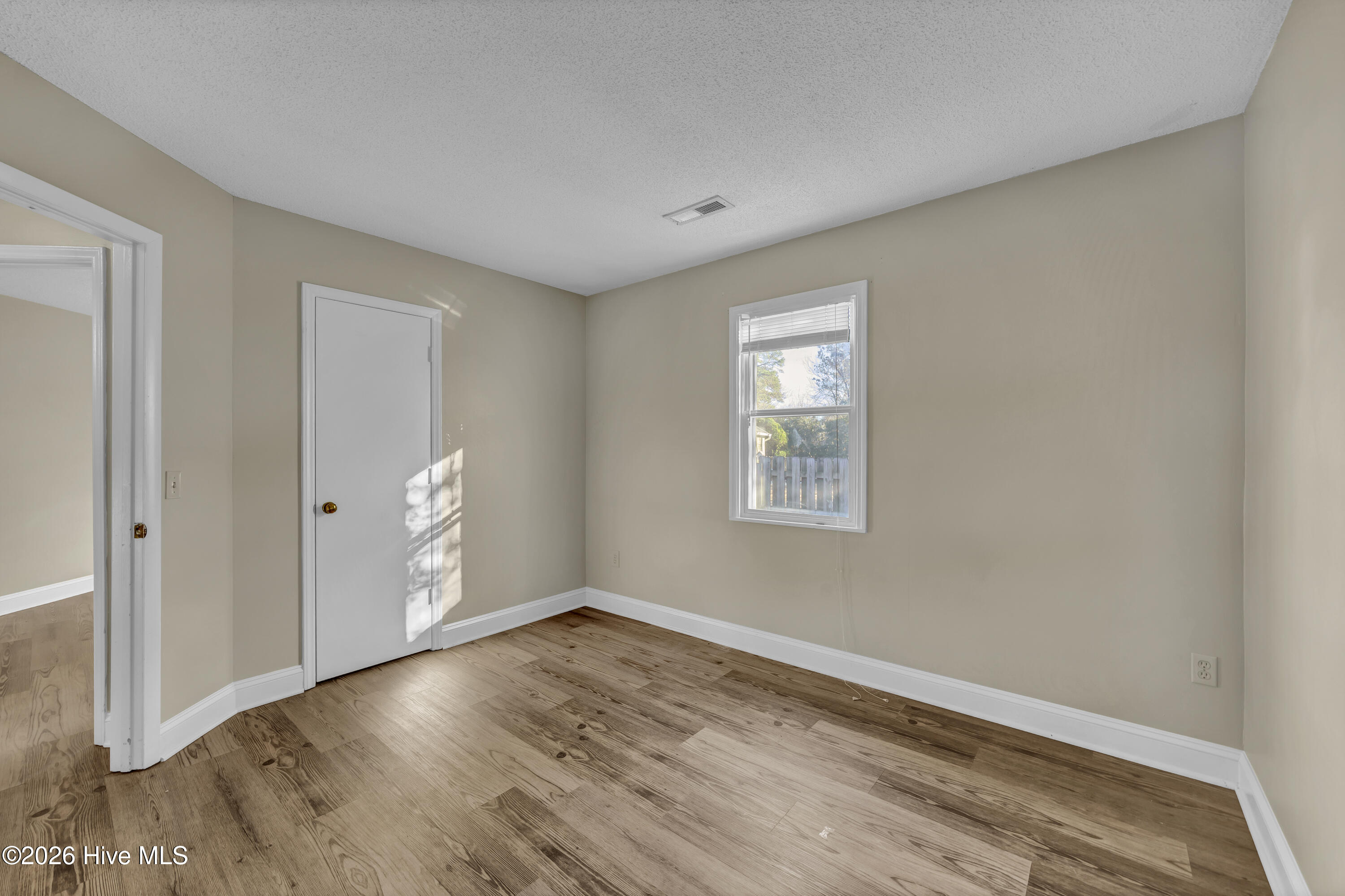 100543964 | Photo 13