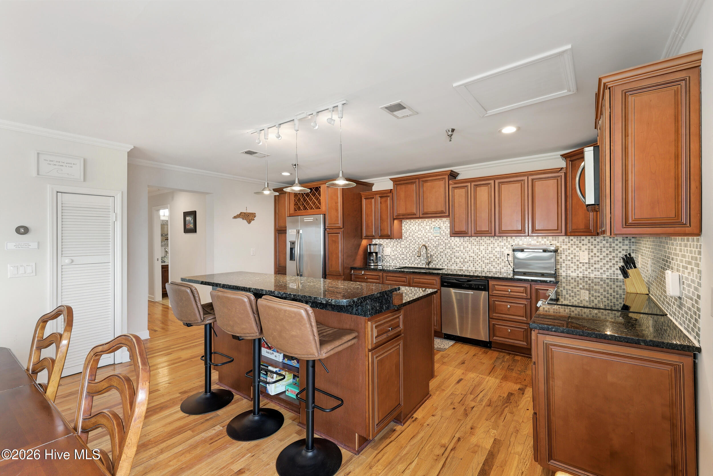 100569323 | Photo 10