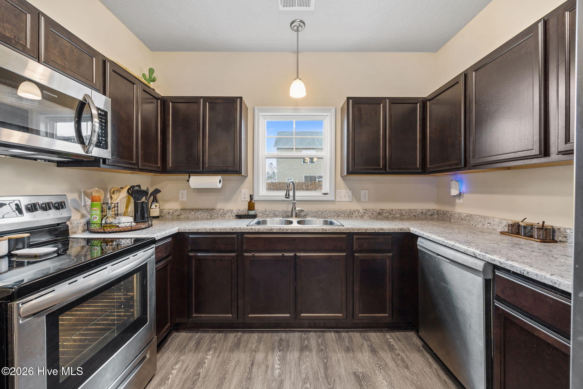 100557596 | Photo 10