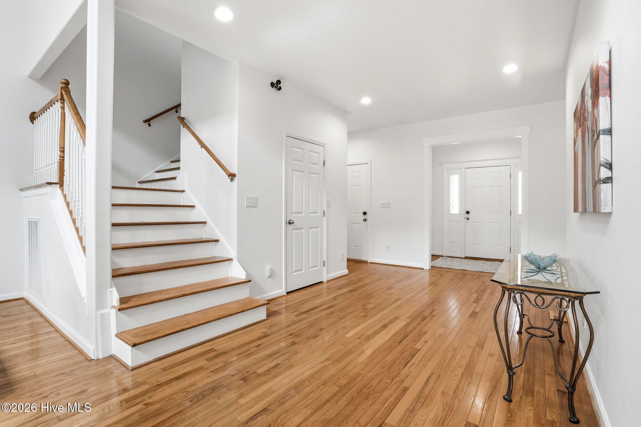 100560935 | Photo 51