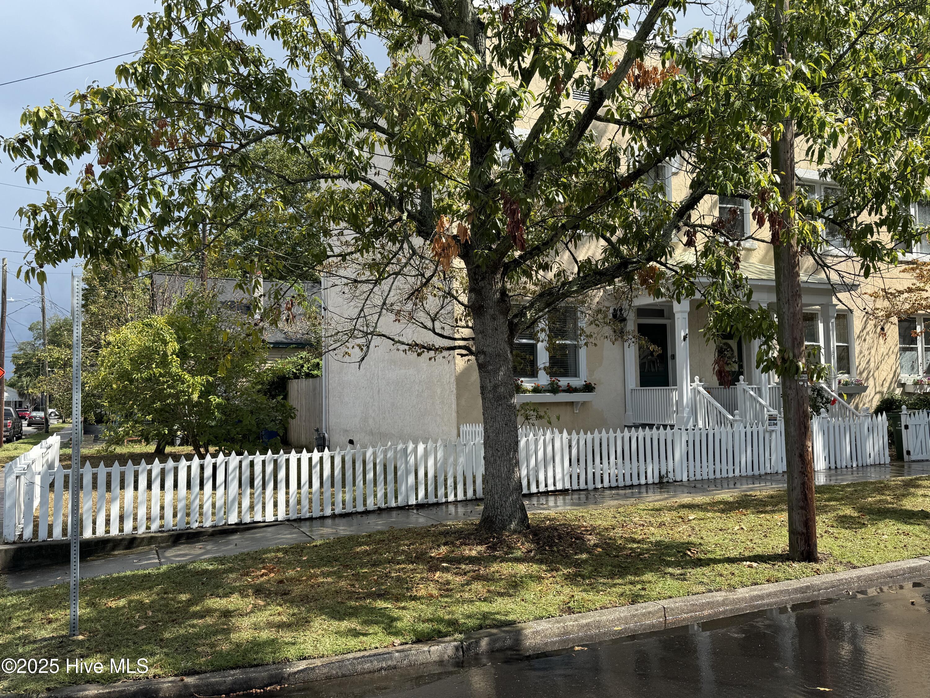 230 McRae St - Corner Lot