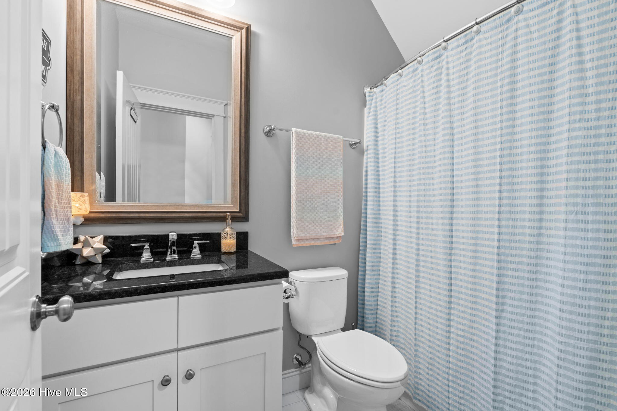 100568987 | Photo 36