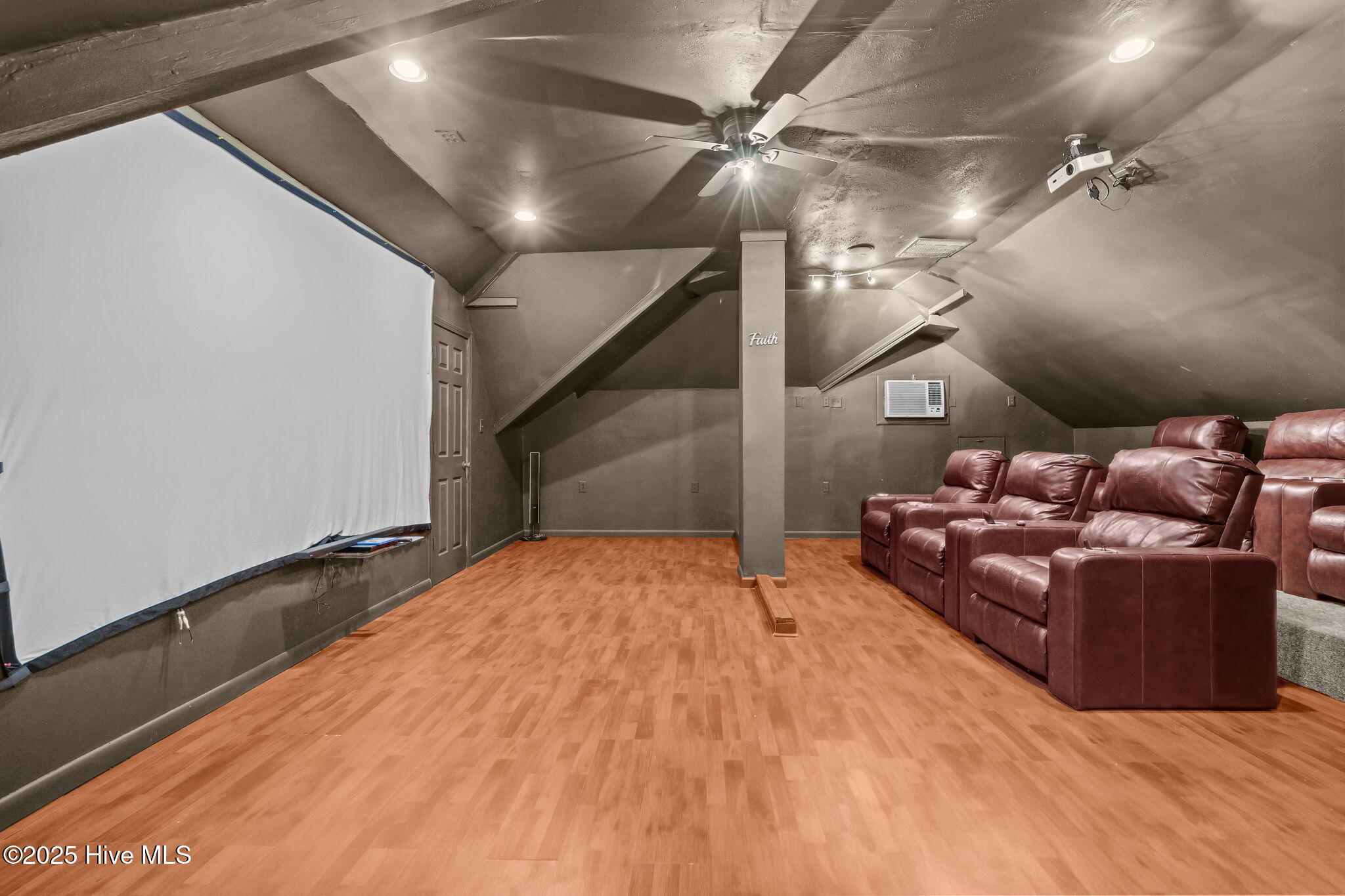 100529119 | Photo 53