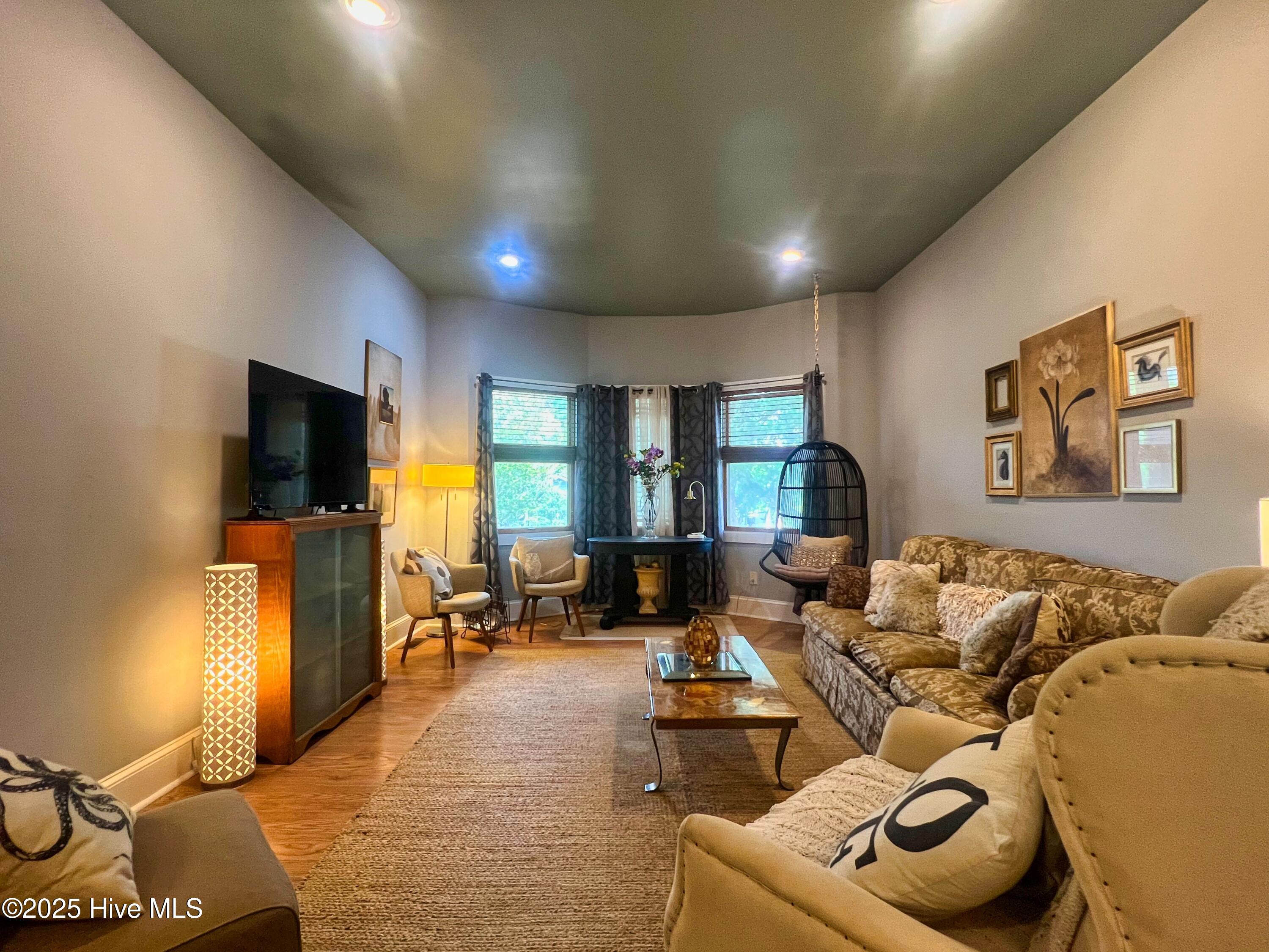 100509231 | Photo 17