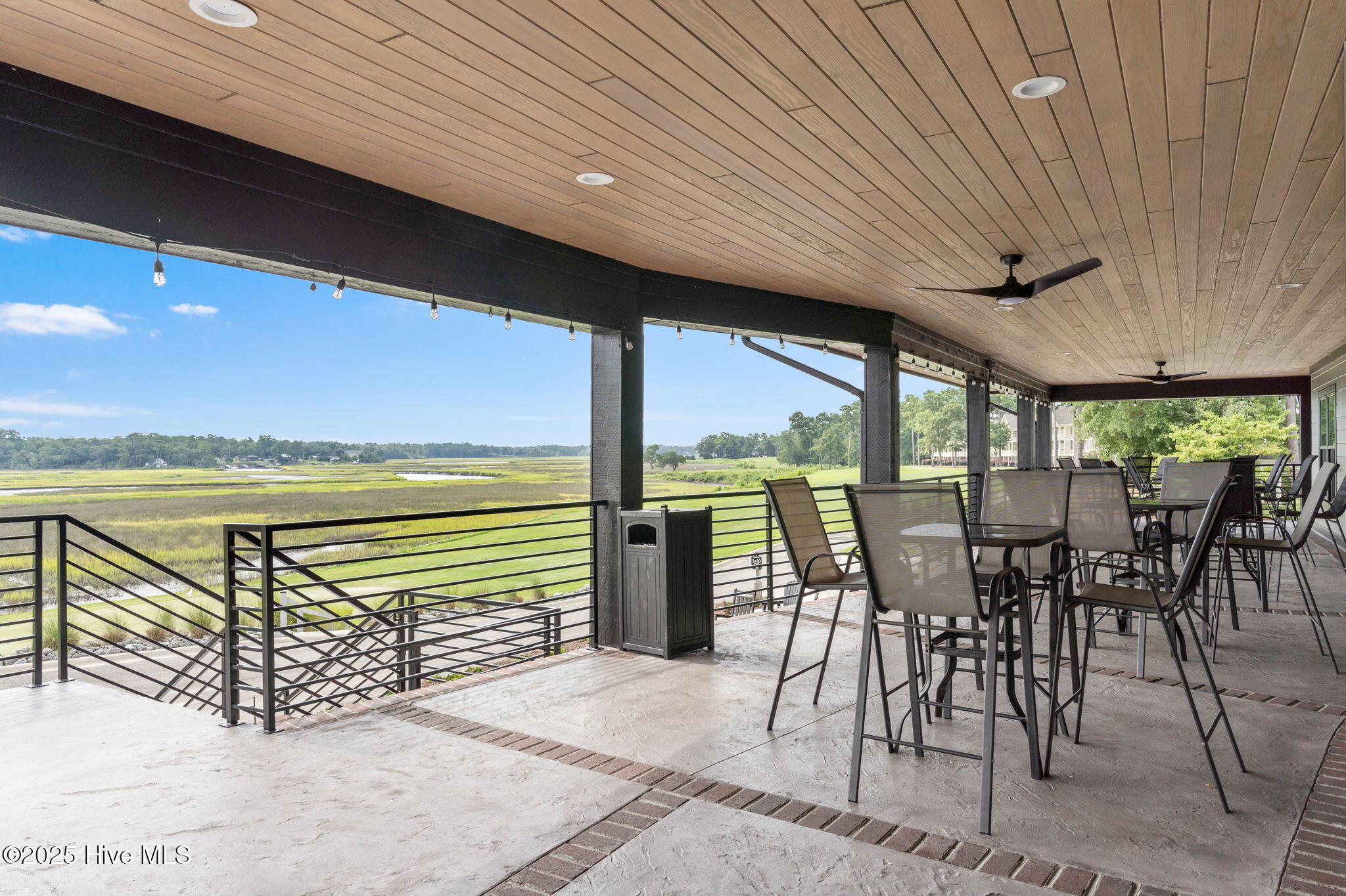 100530249 | Photo 28