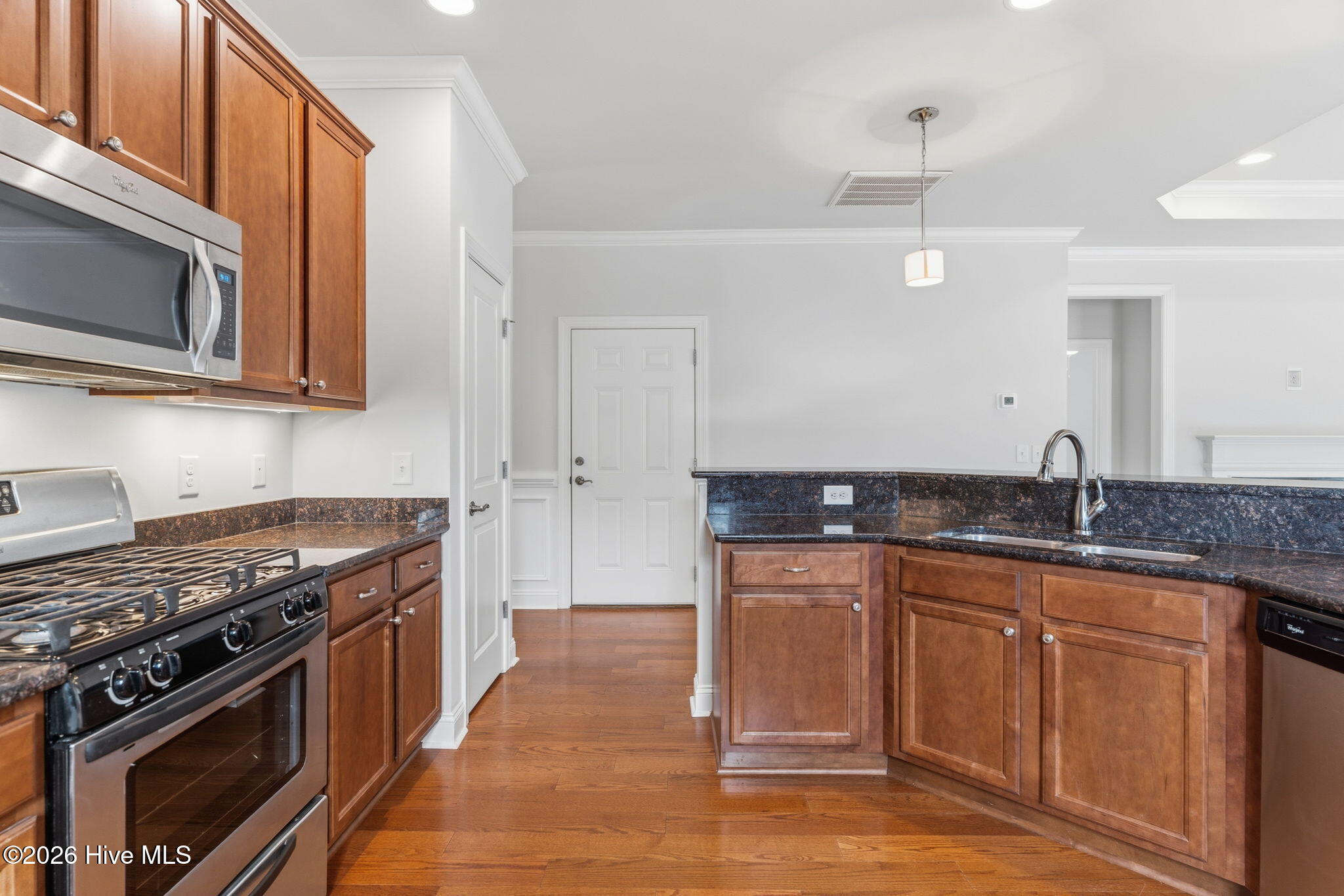 100558174 | Photo 10