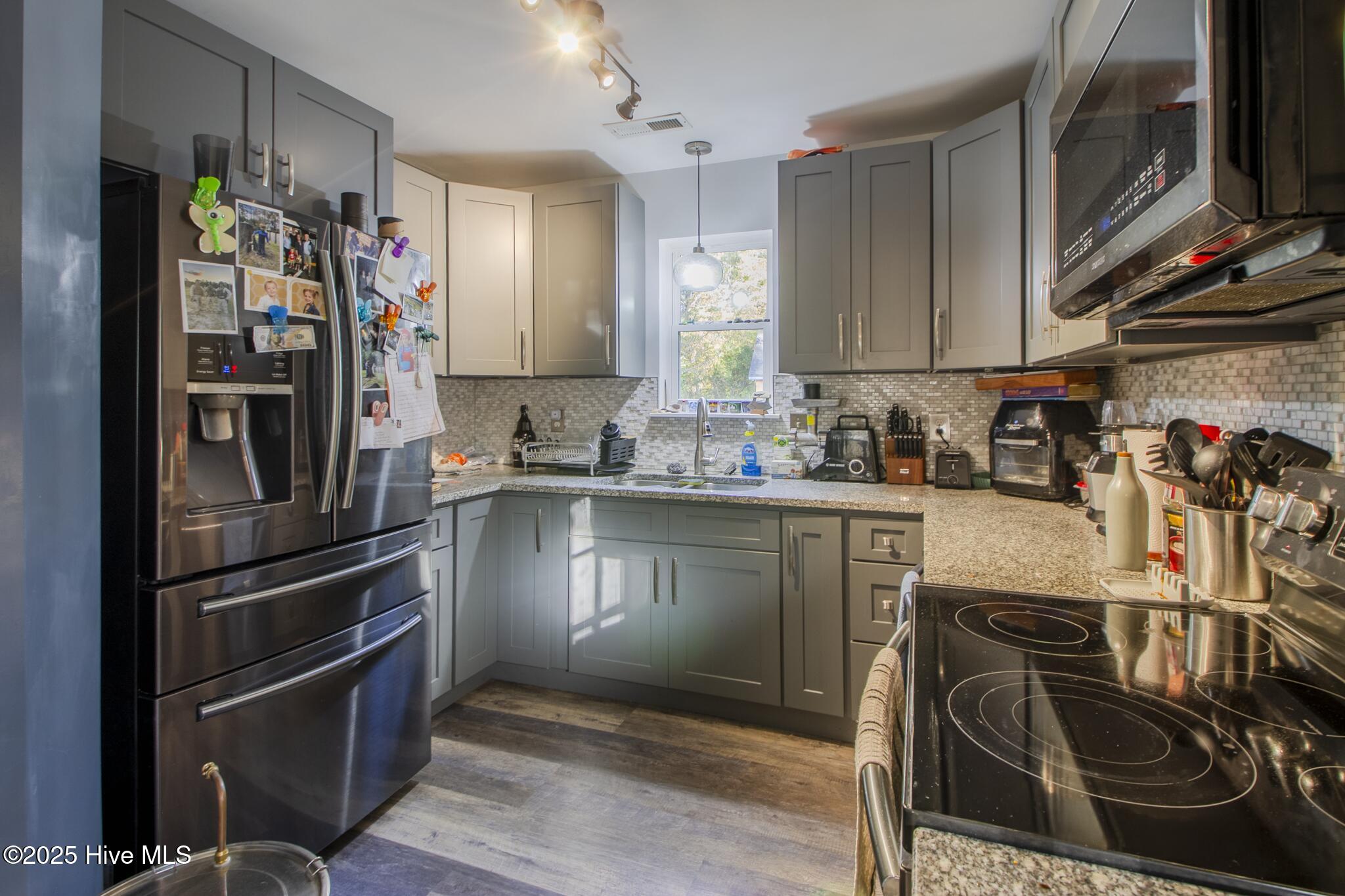 100541041 | Photo 14