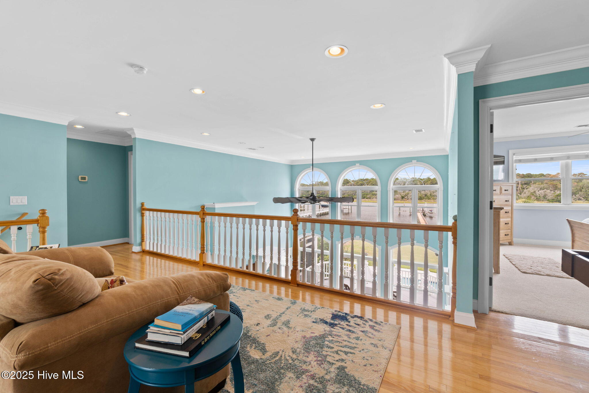 100543695 | Photo 53