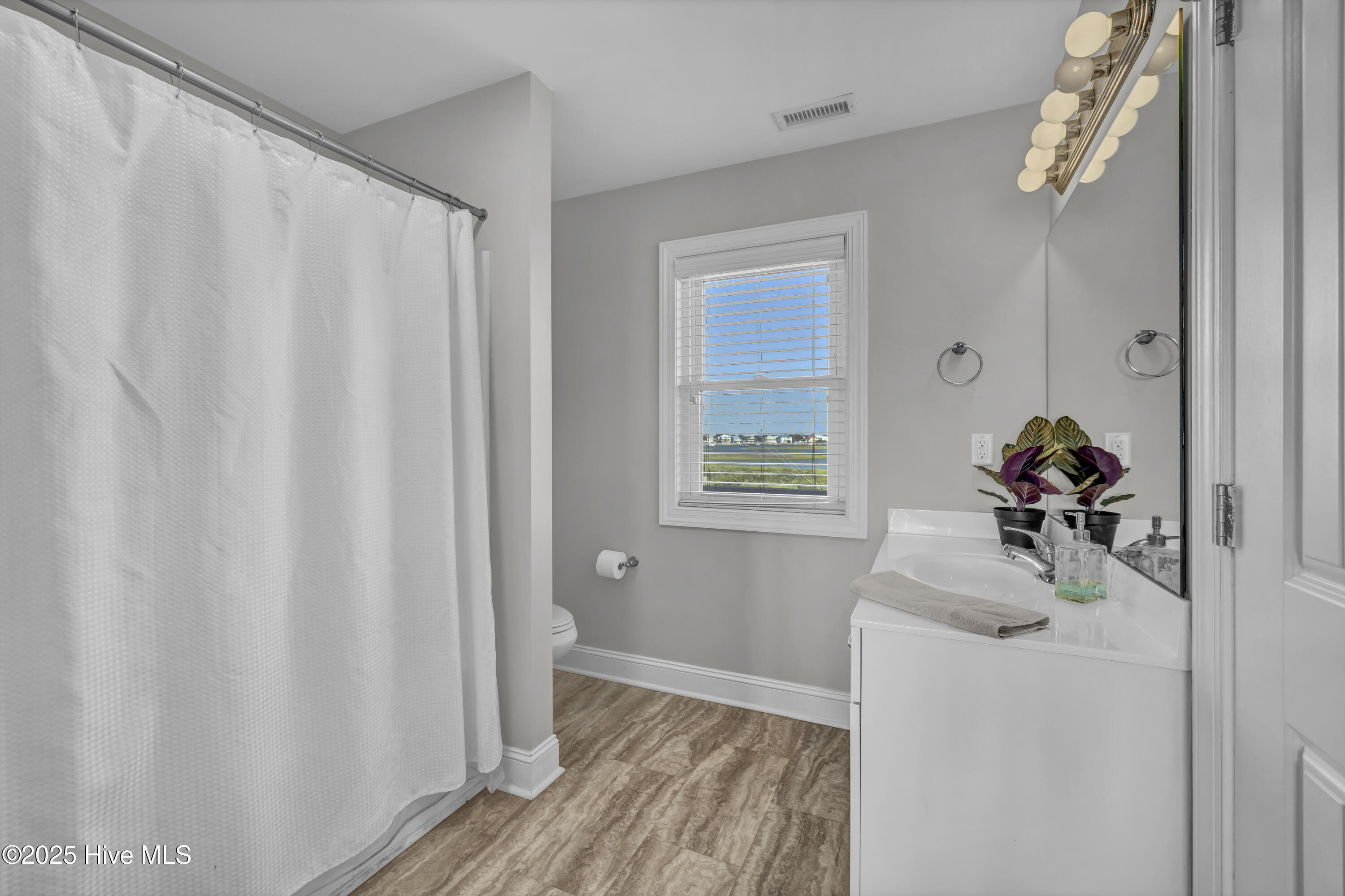 100535806 | Photo 32