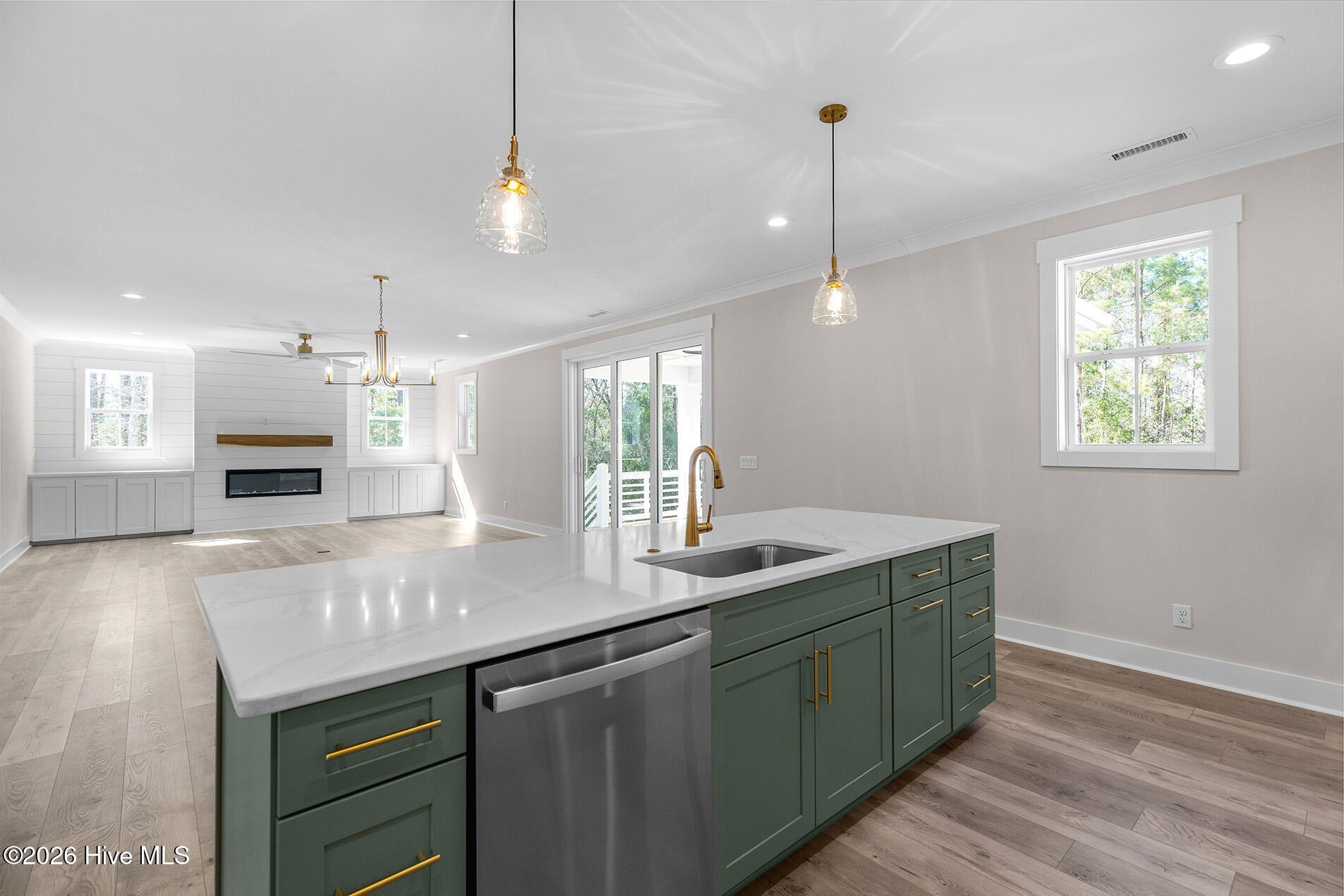 100555900 | Photo 16