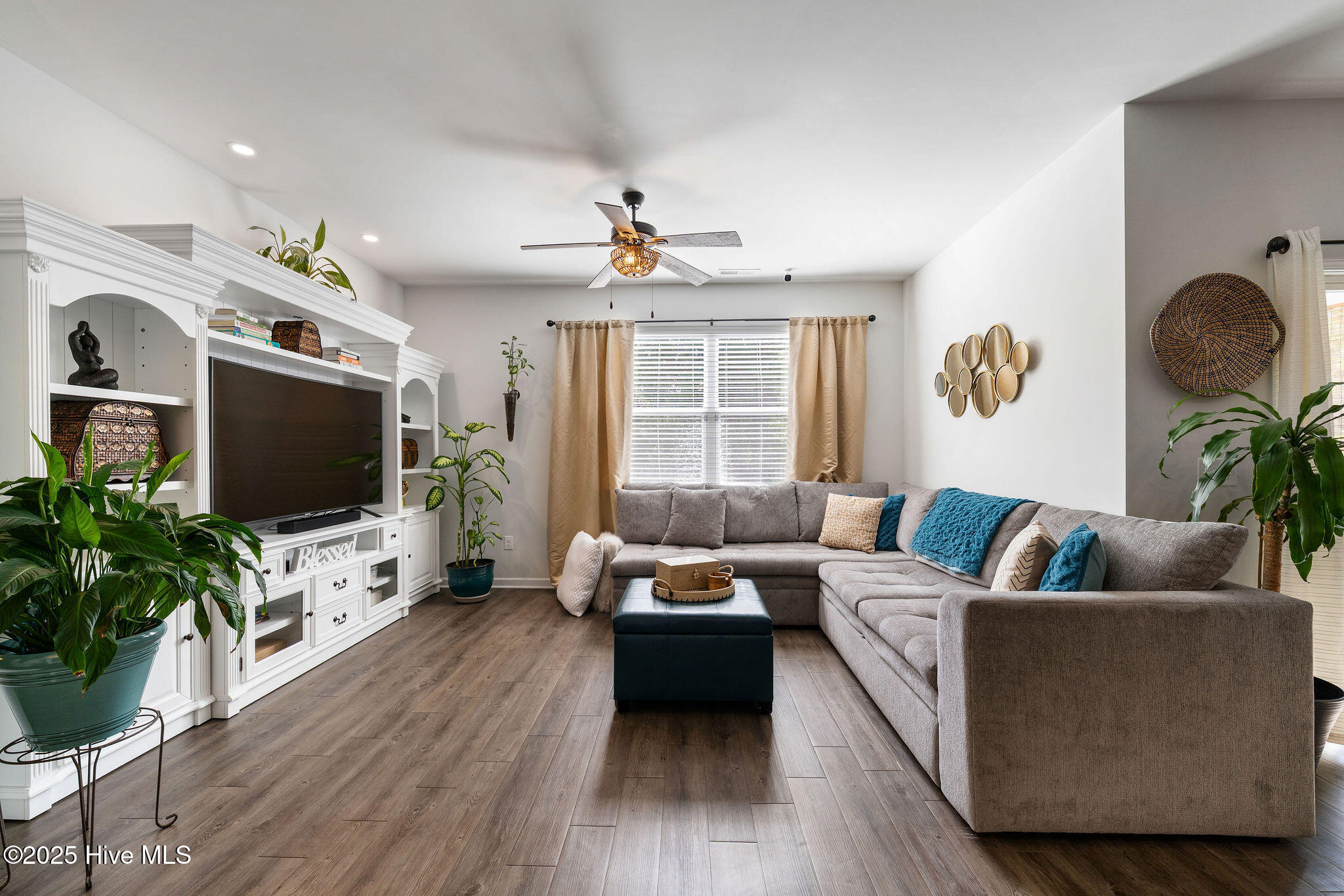 100539651 | Photo 25