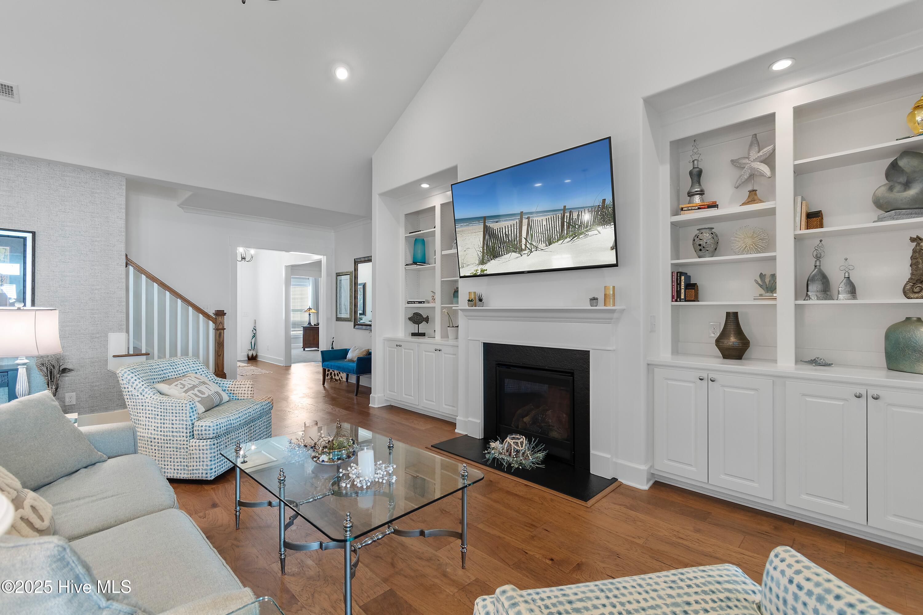 100537733 | Photo 21