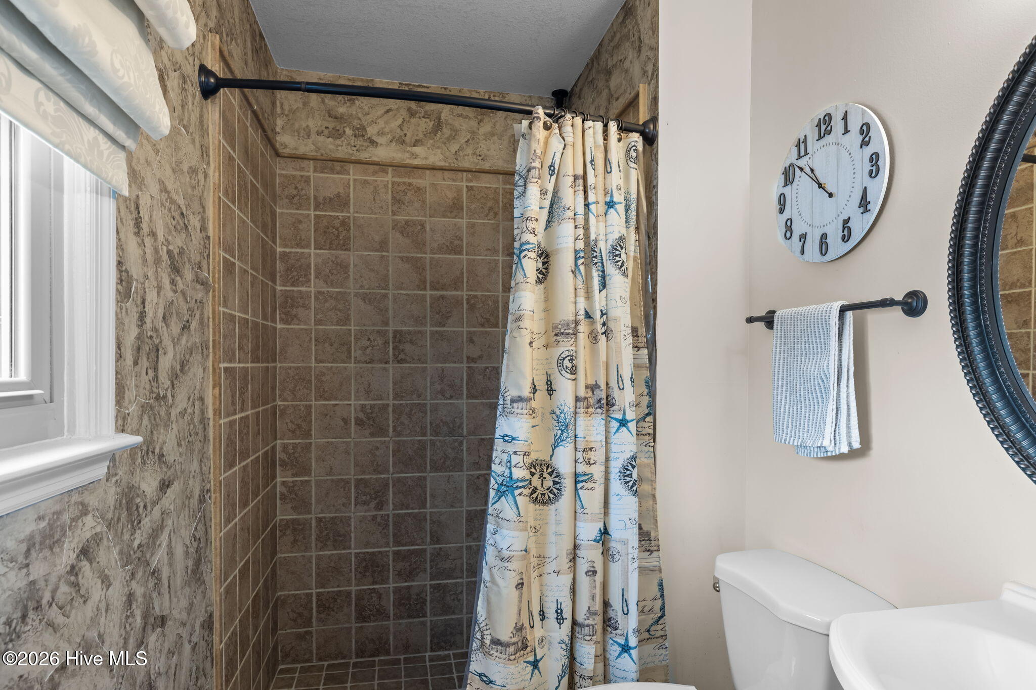 100558947 | Photo 16