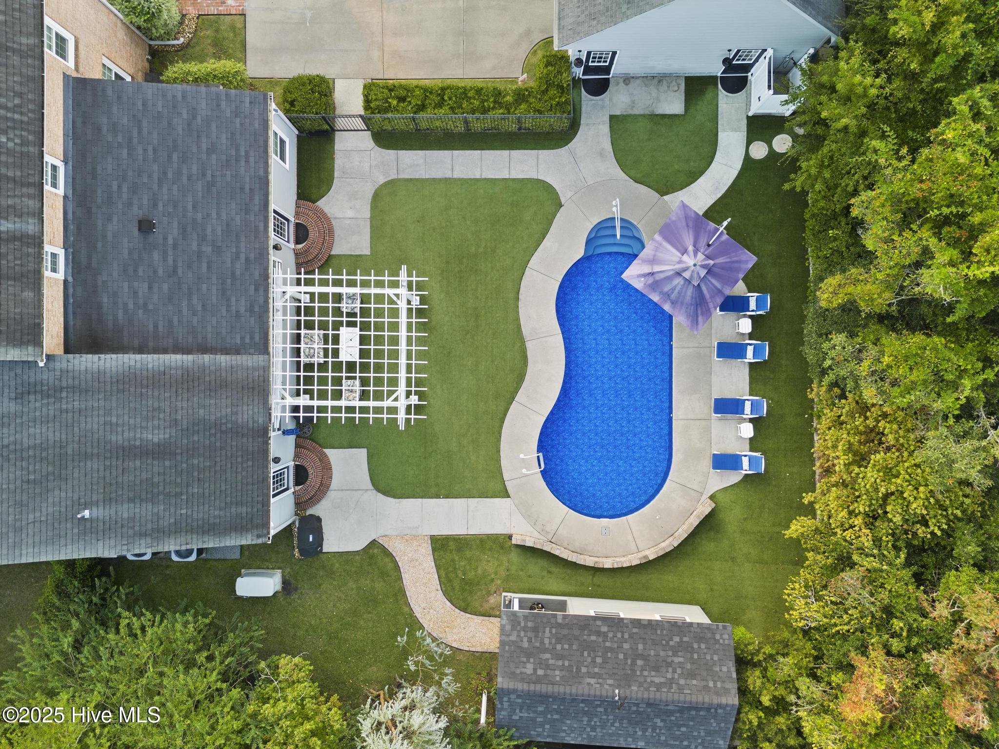 100527249 | Photo 72