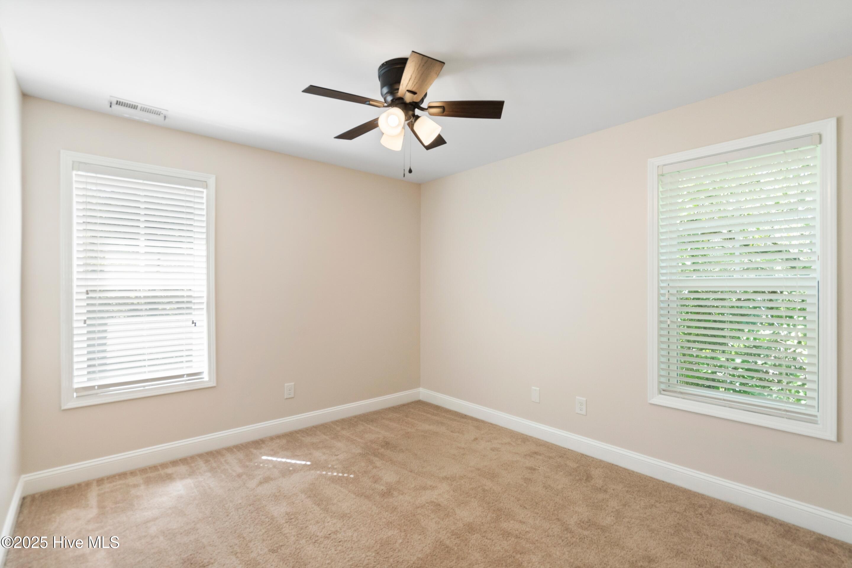 100506329 | Photo 35