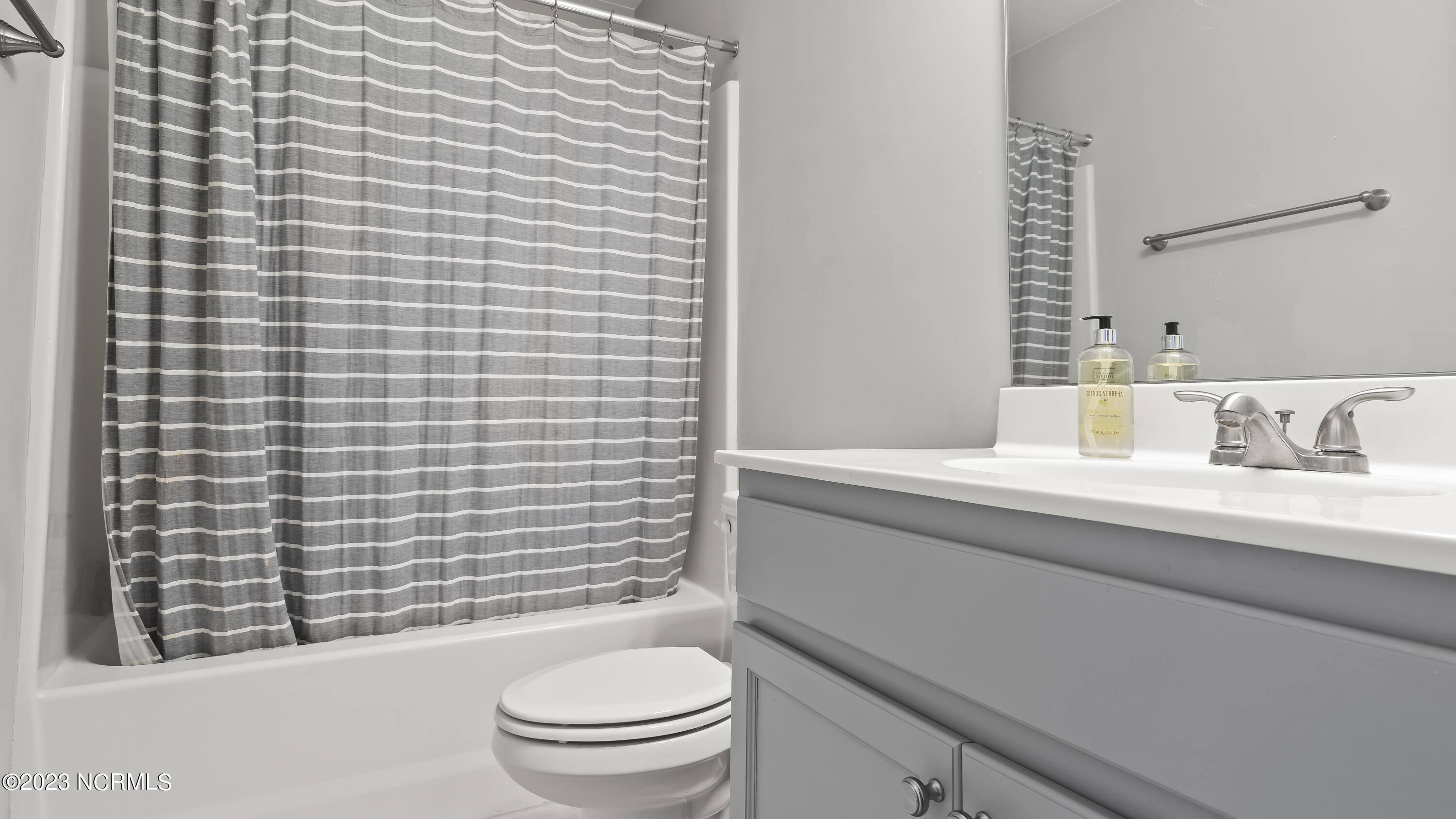 100563607 | Photo 36