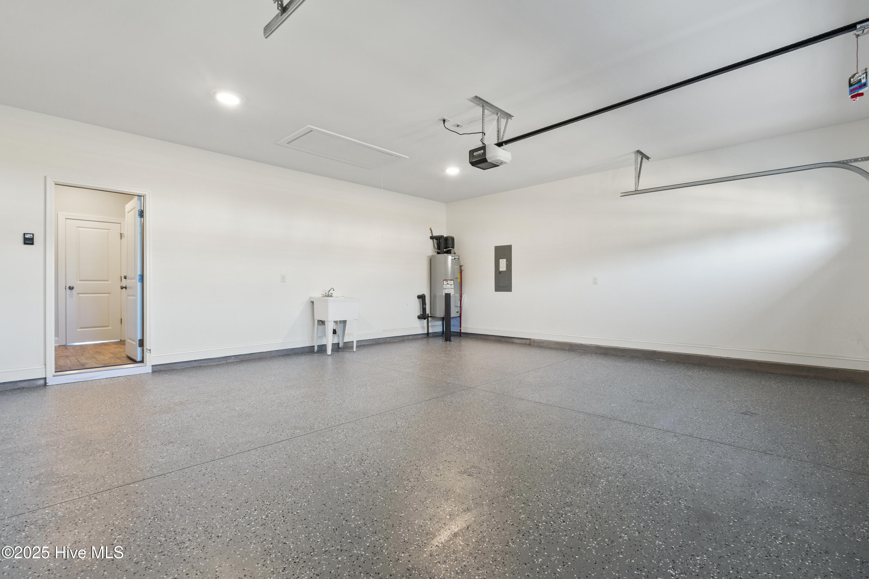 100522089 | Photo 40