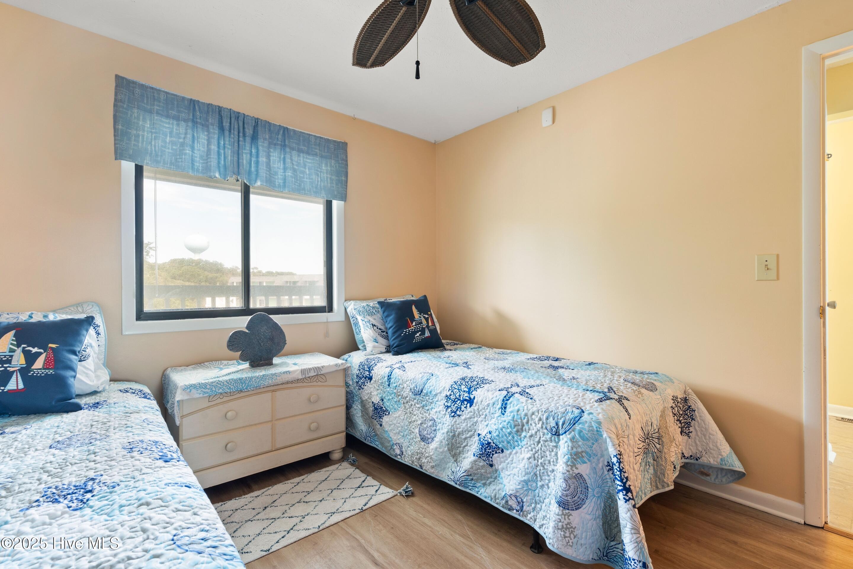 100532800 | Photo 33