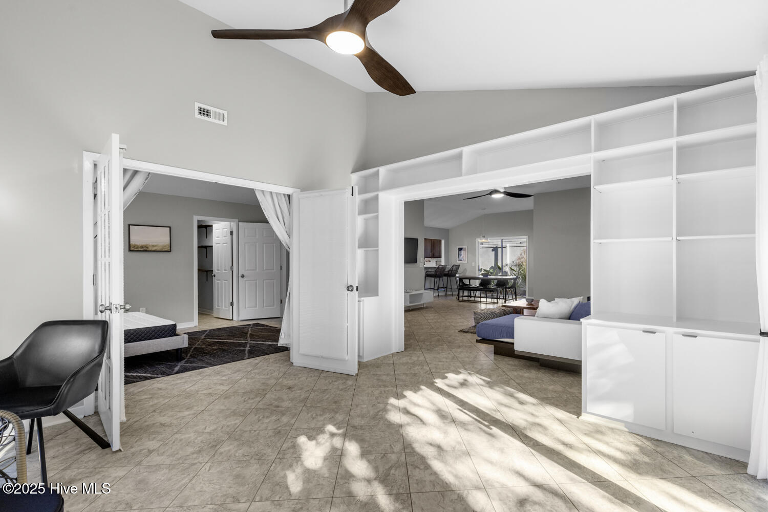 100535668 | Photo 22