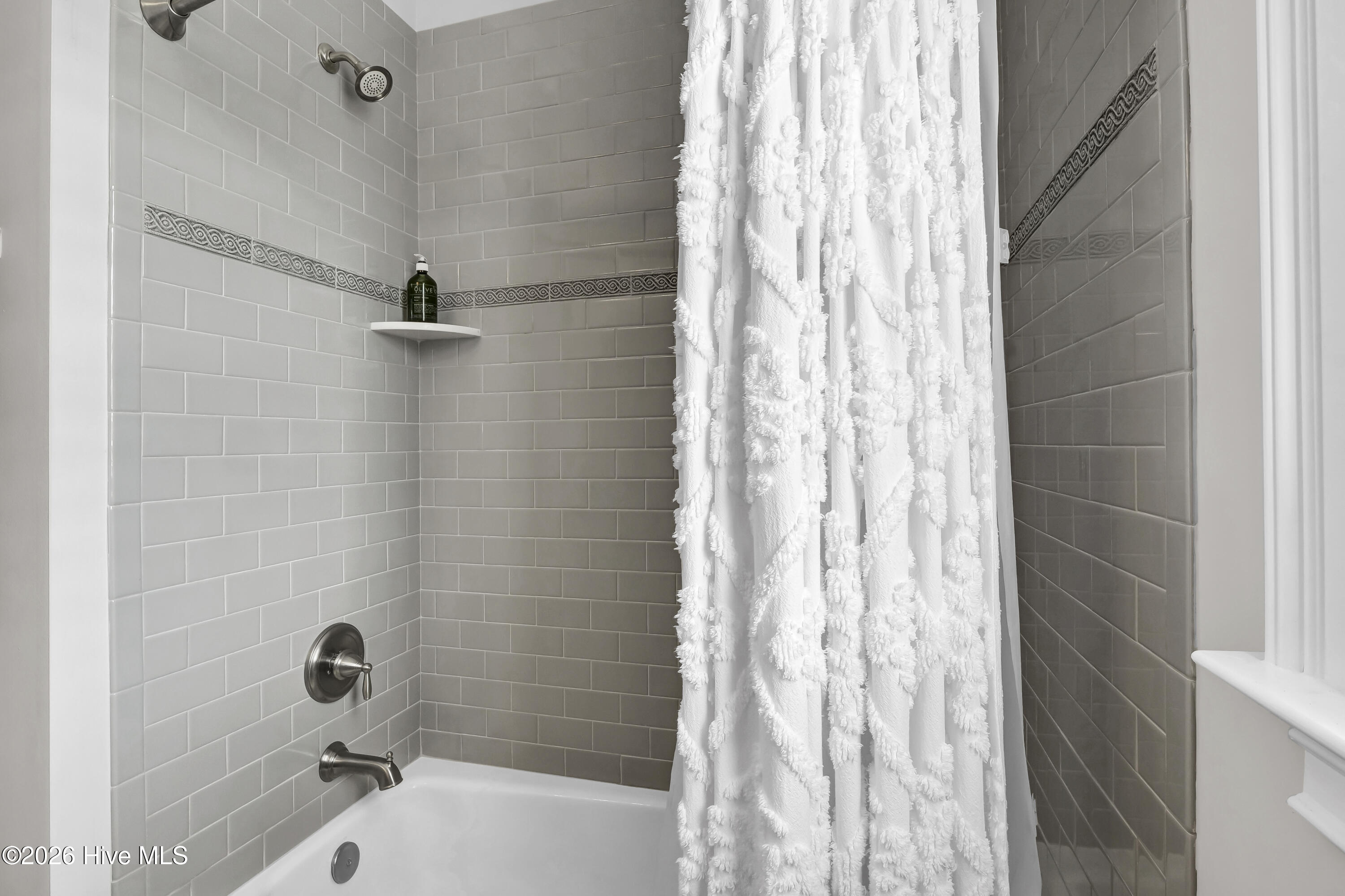 100569148 | Photo 35