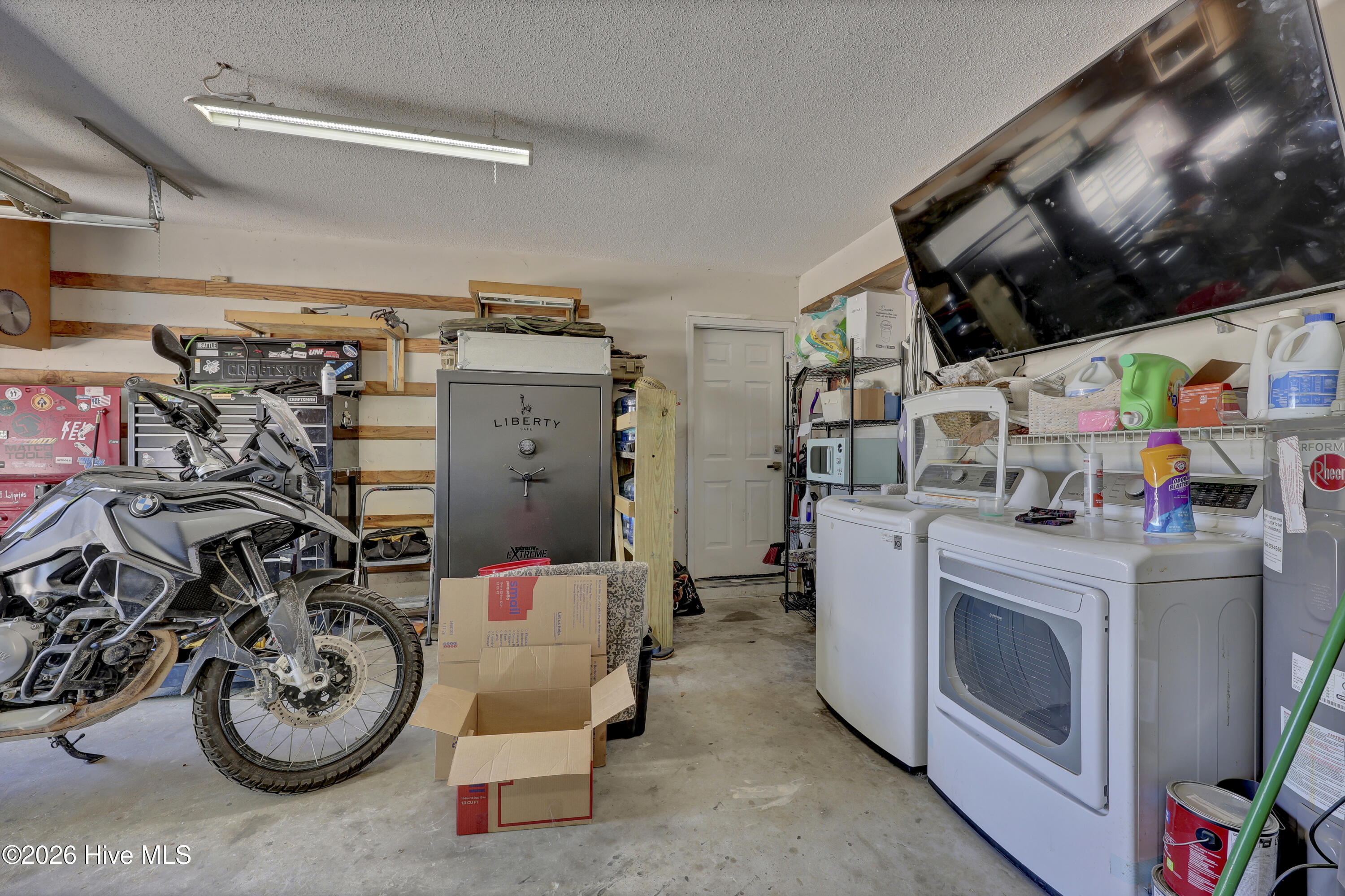 100569381 | Photo 30