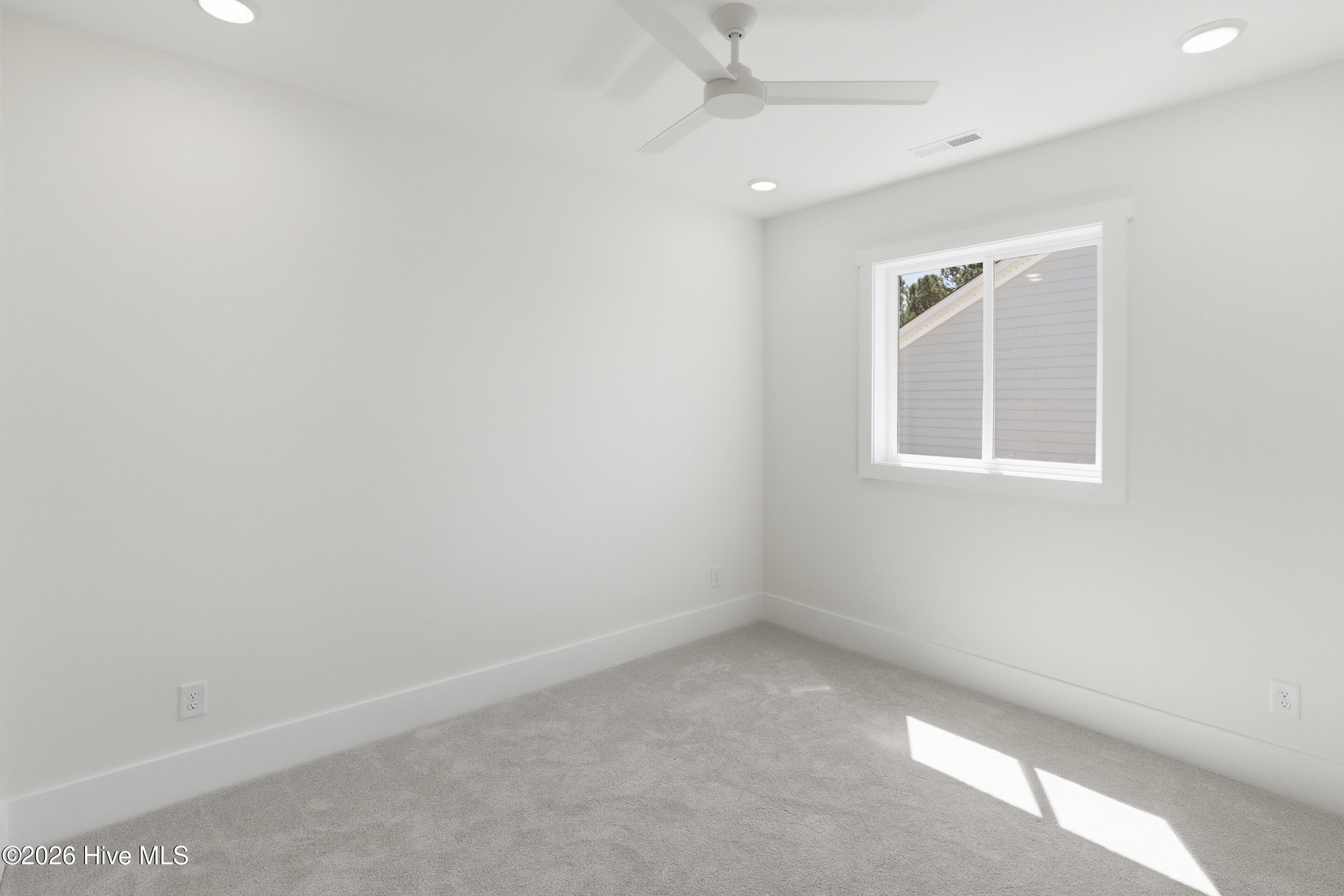 100564913 | Photo 41