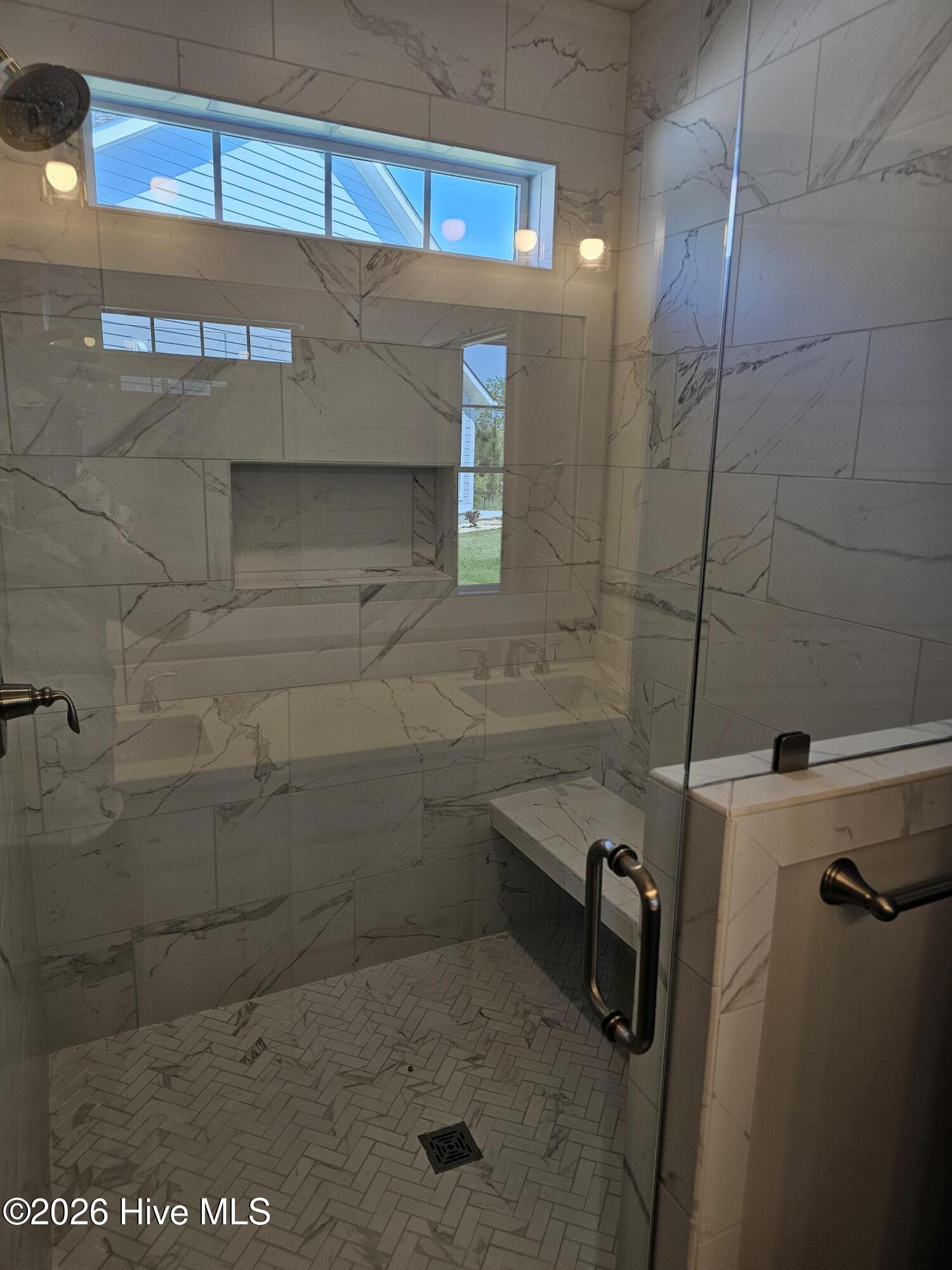 100560866 | Photo 12