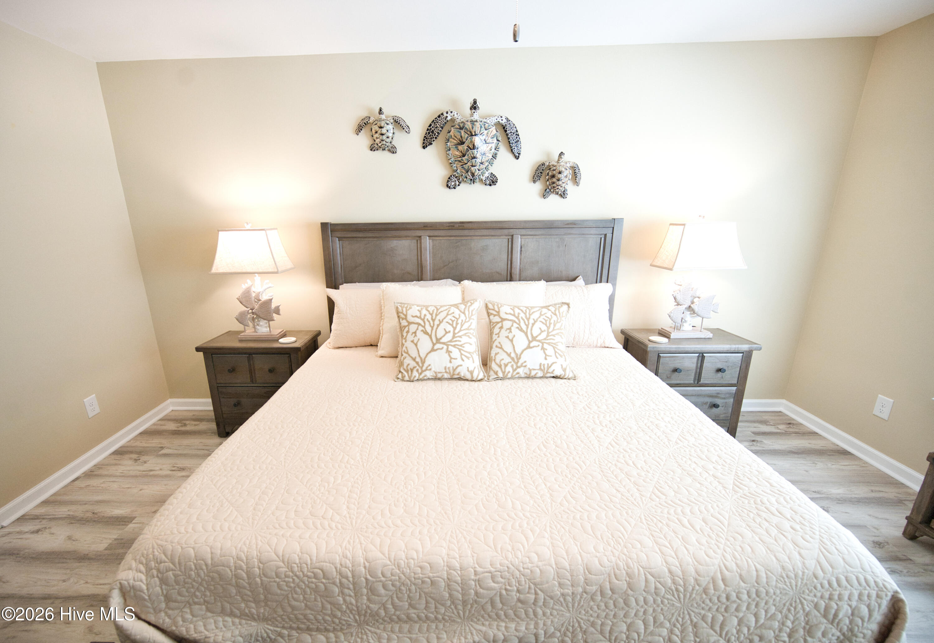 100569889 | Photo 33