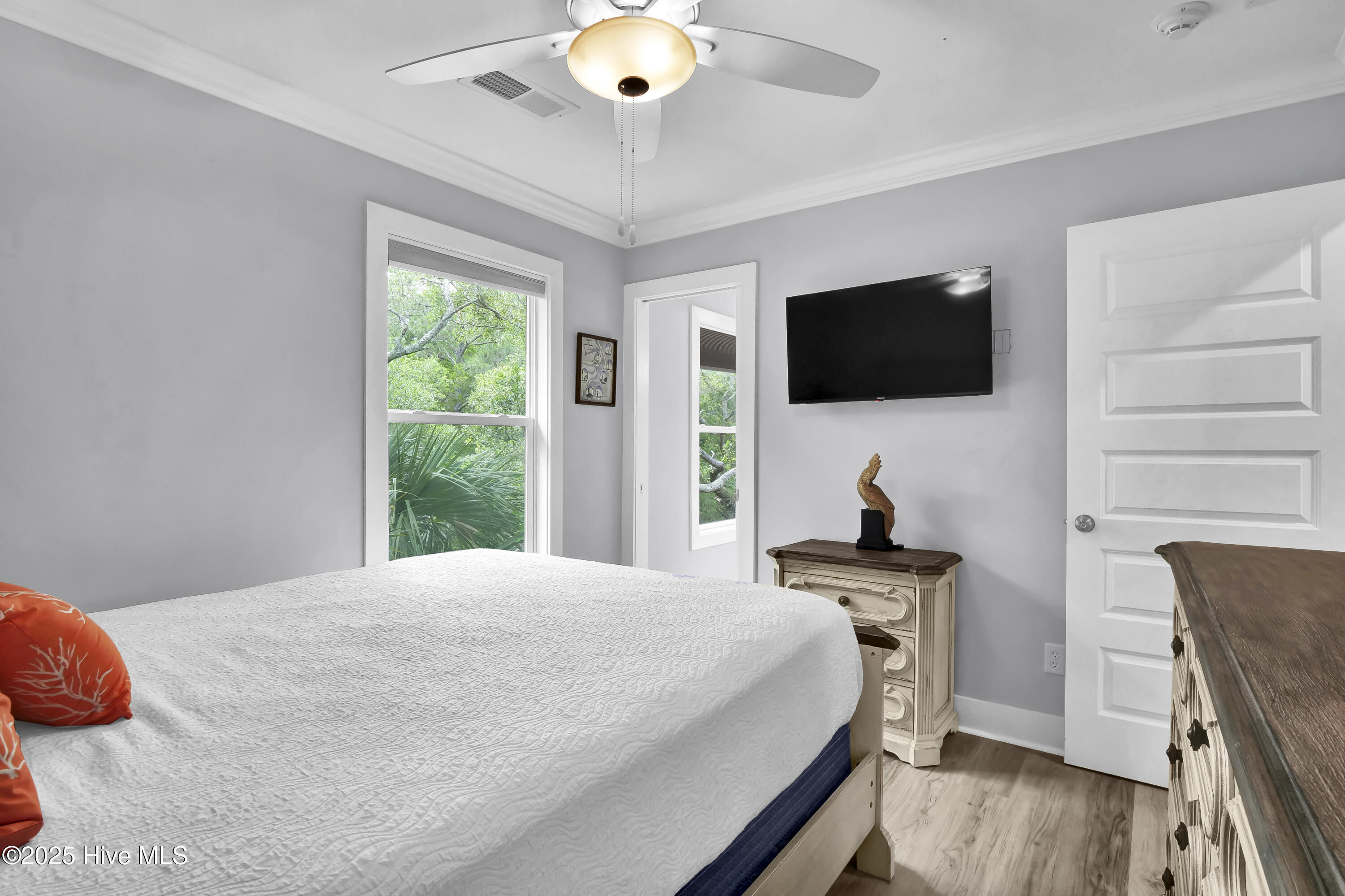 100542067 | Photo 30