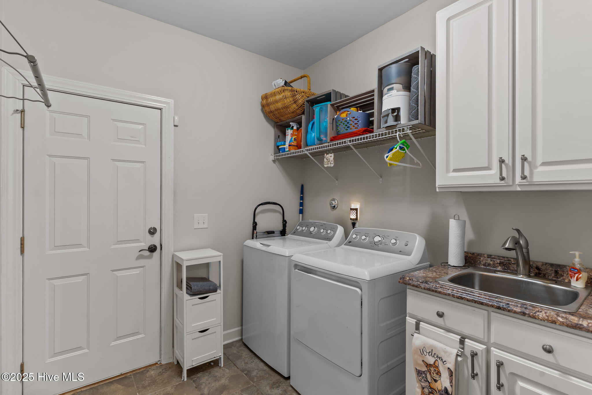 100540381 | Photo 33