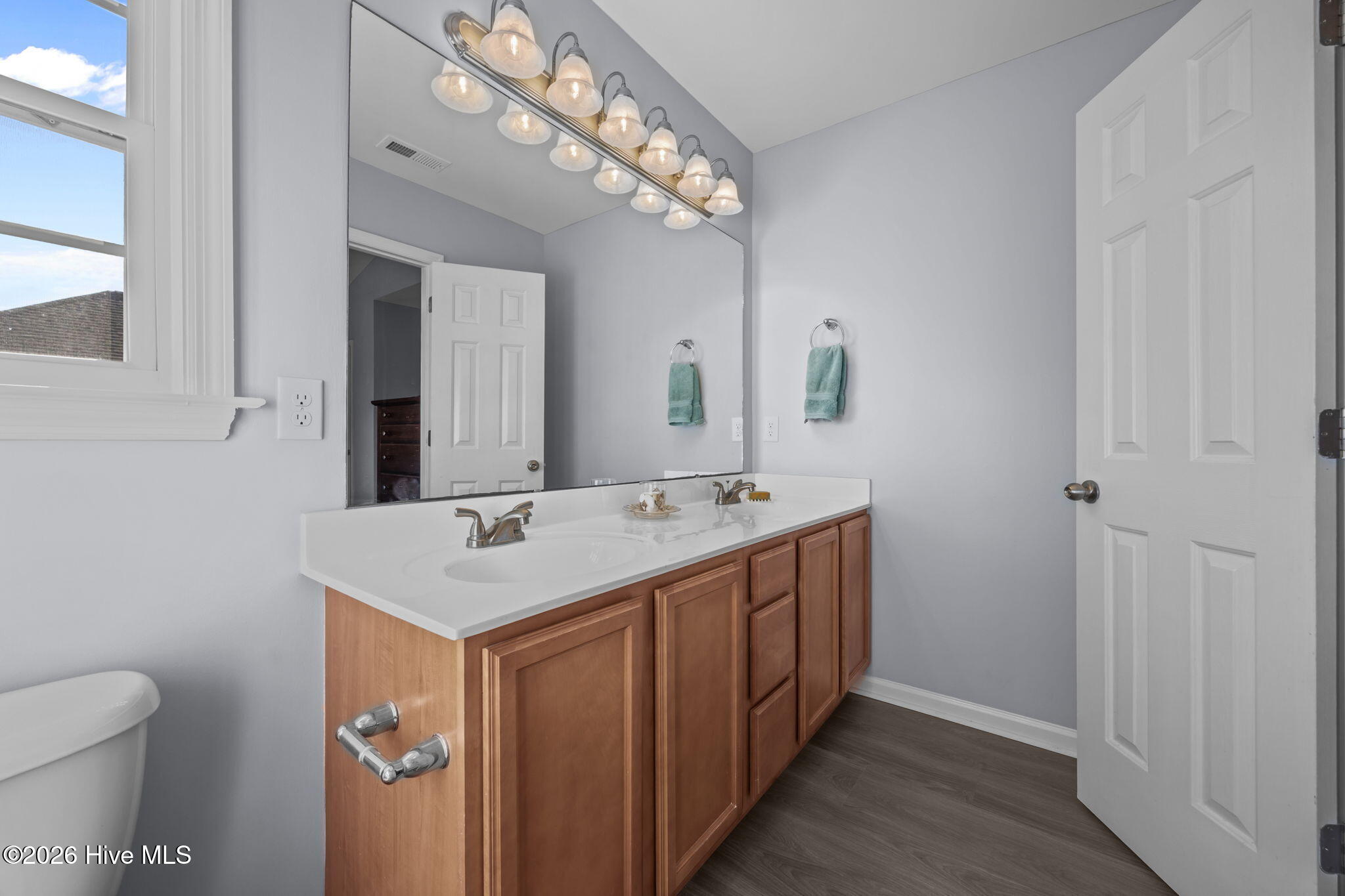 100550942 | Photo 13