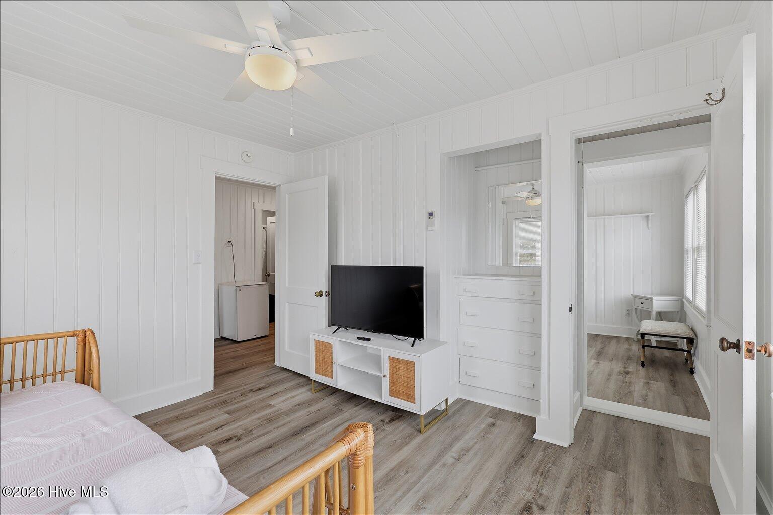 100570528 | Photo 34