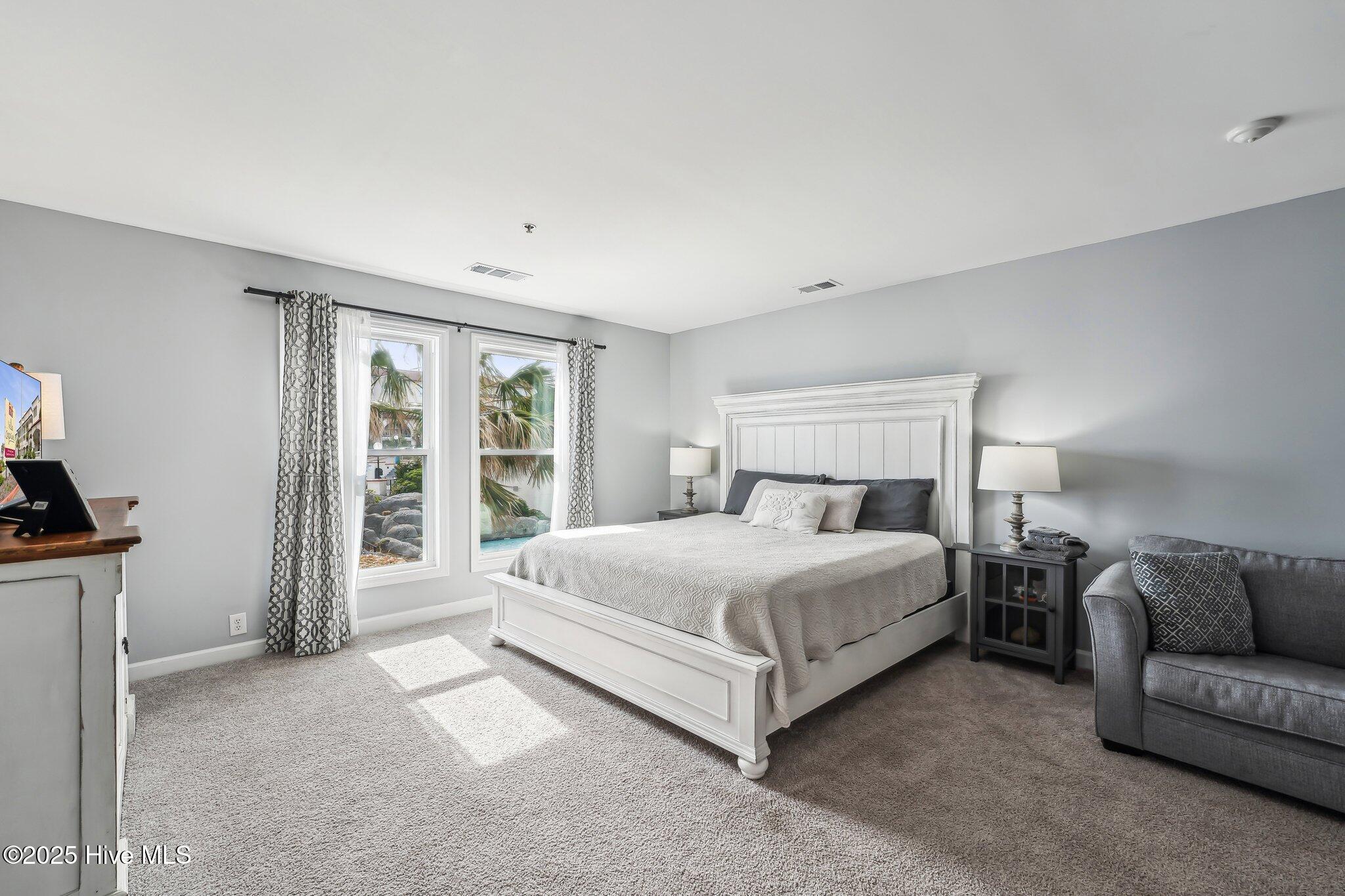 100562978 | Photo 18