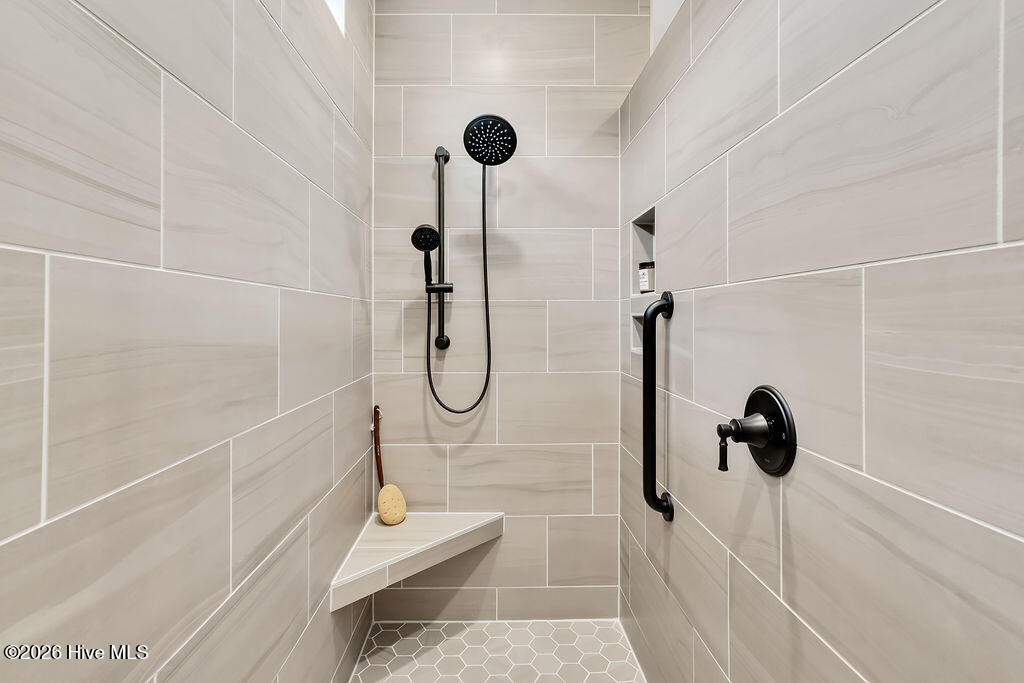 100517231 | Photo 27