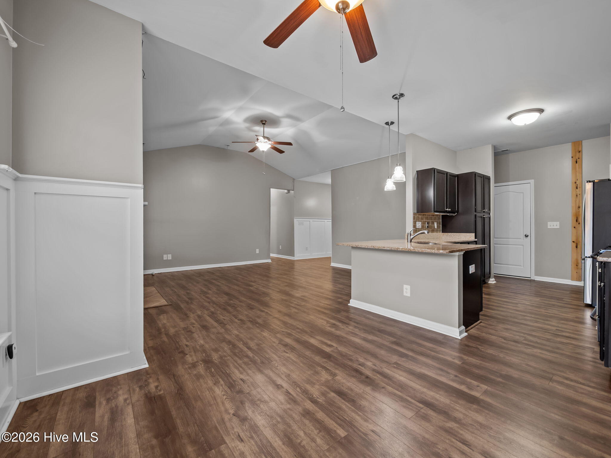 100552892 | Photo 11