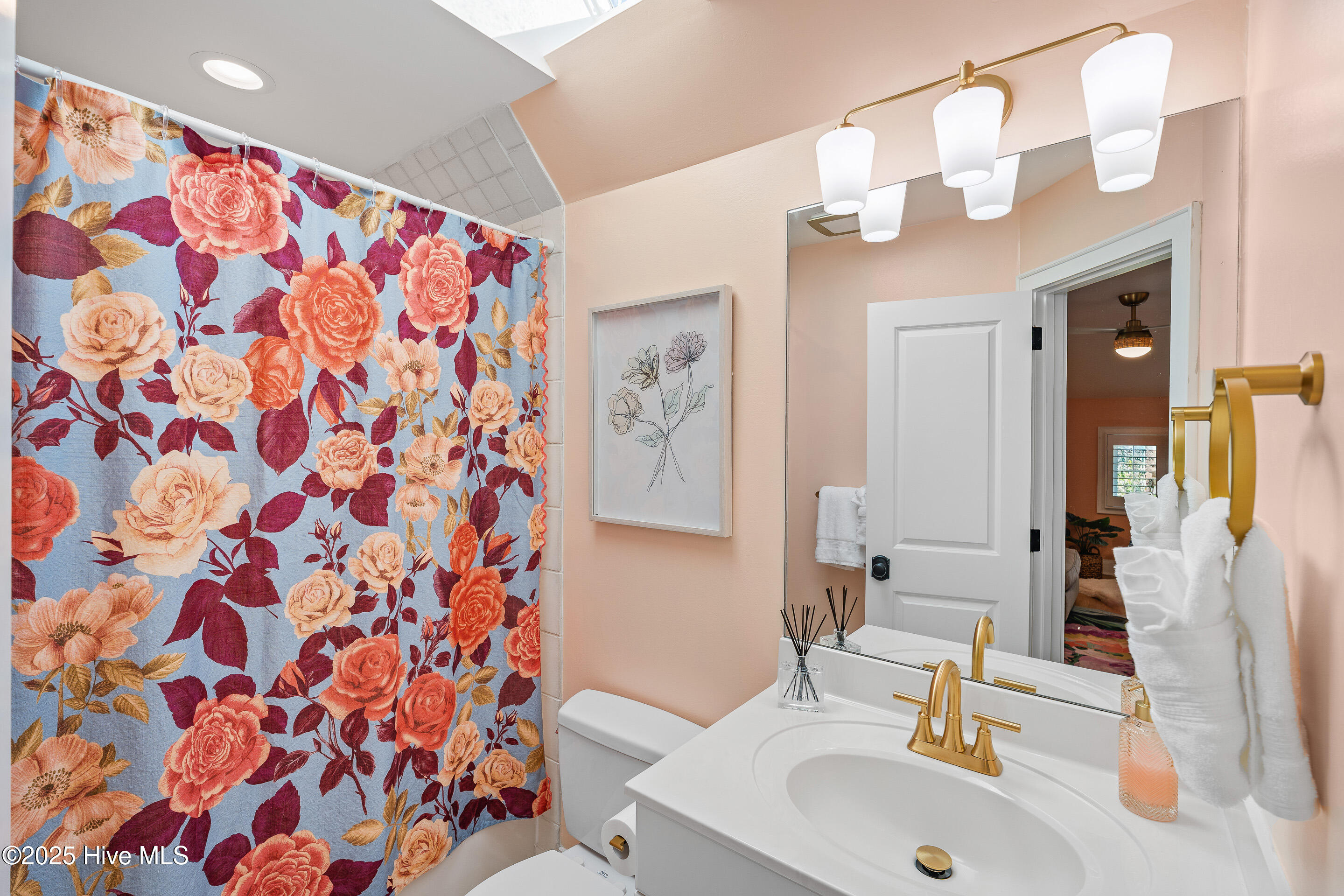 100542348 | Photo 40