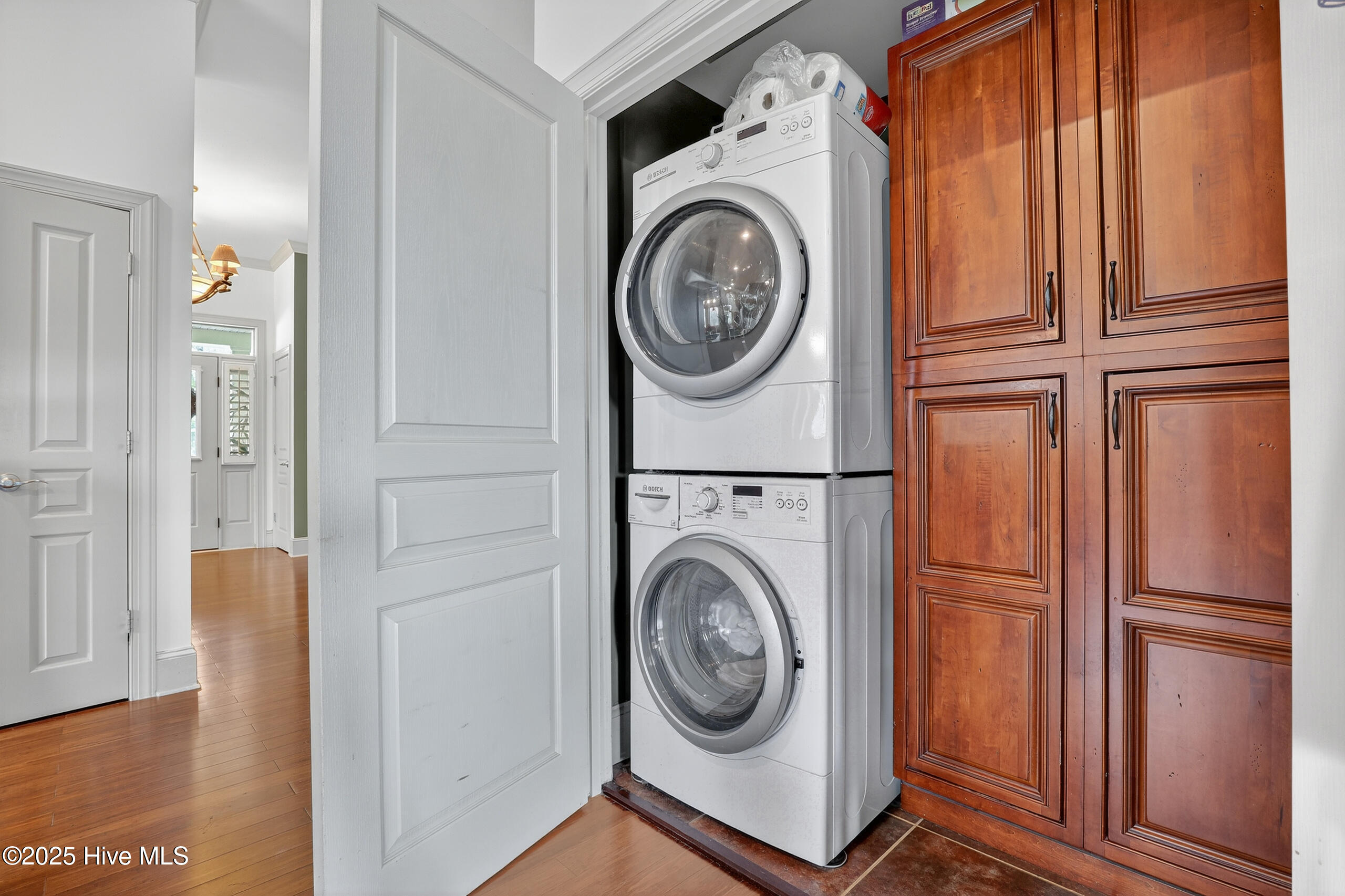 100527488 | Photo 25