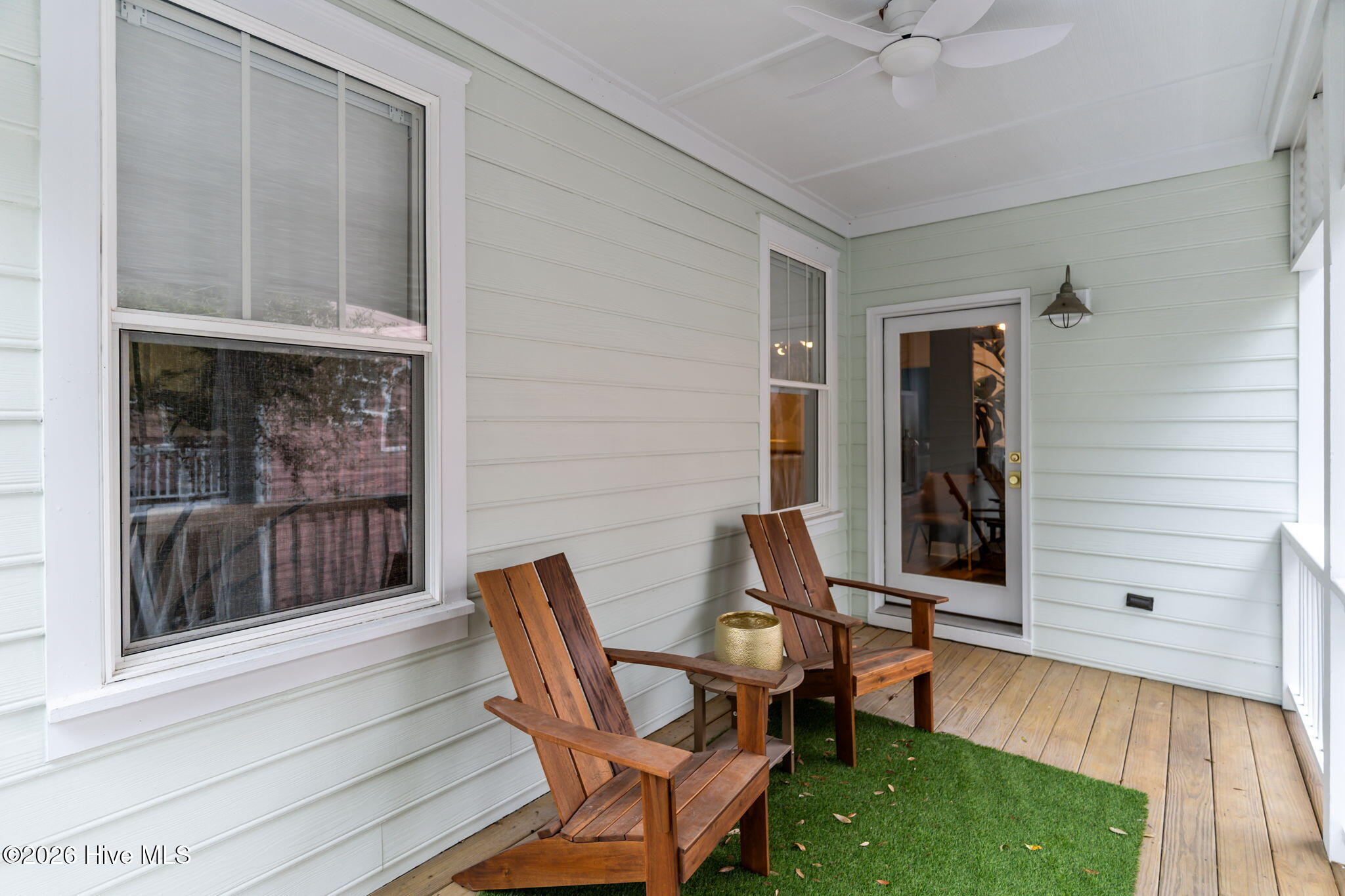 100557264 | Photo 35