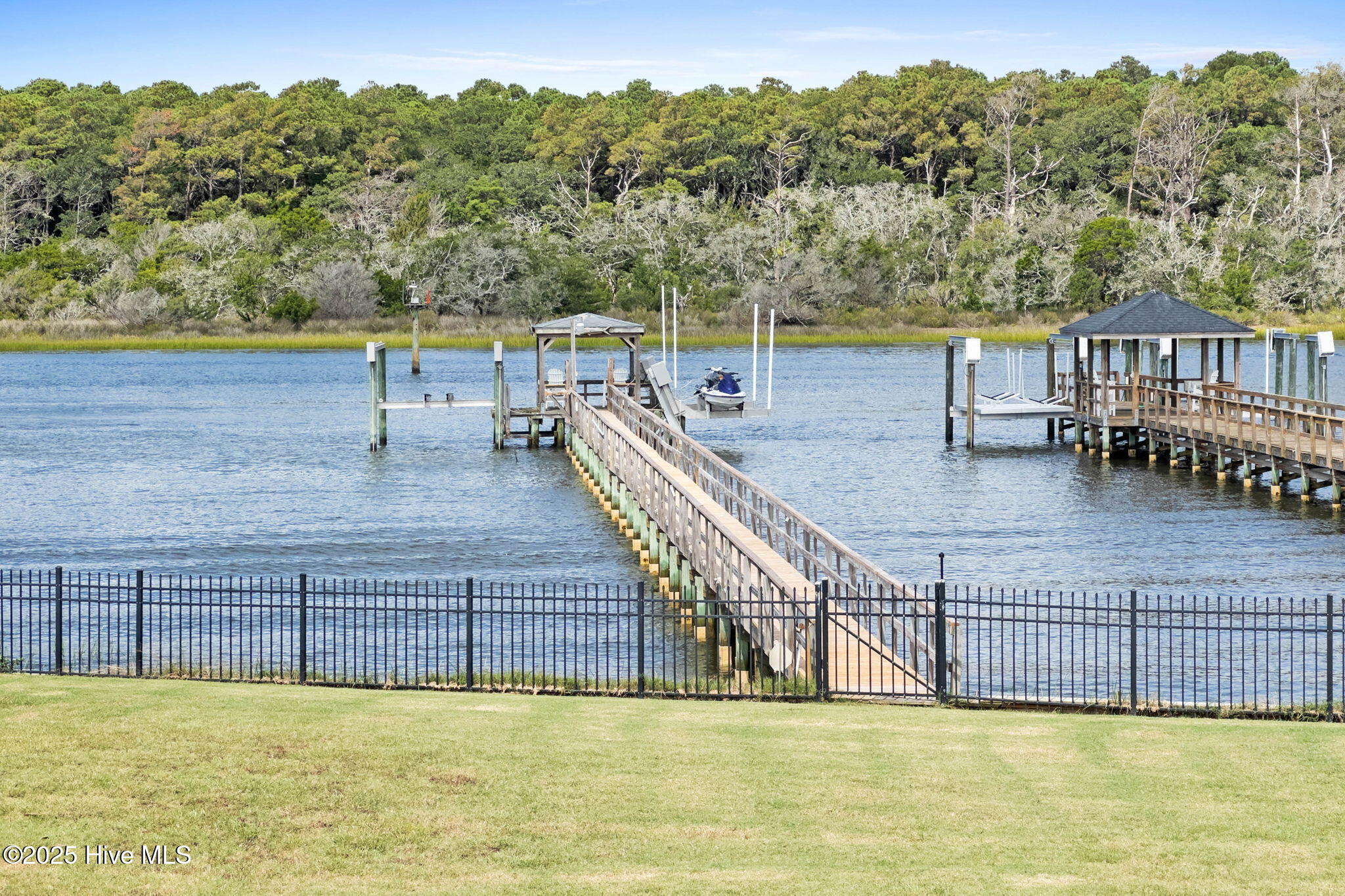 100543695 | Photo 18