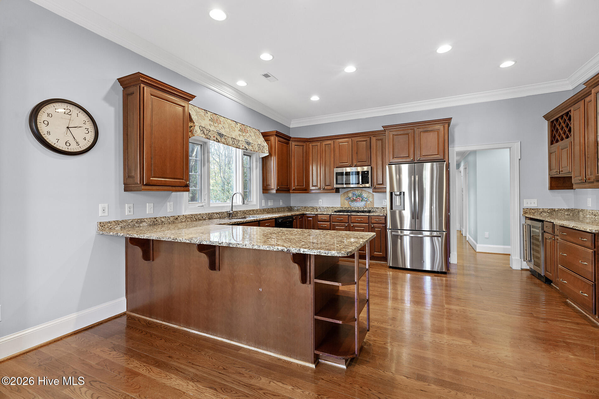 100545737 | Photo 21