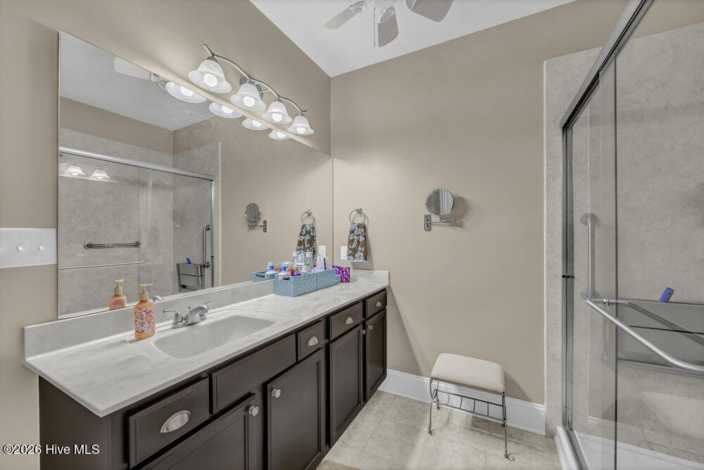 100548835 | Photo 21