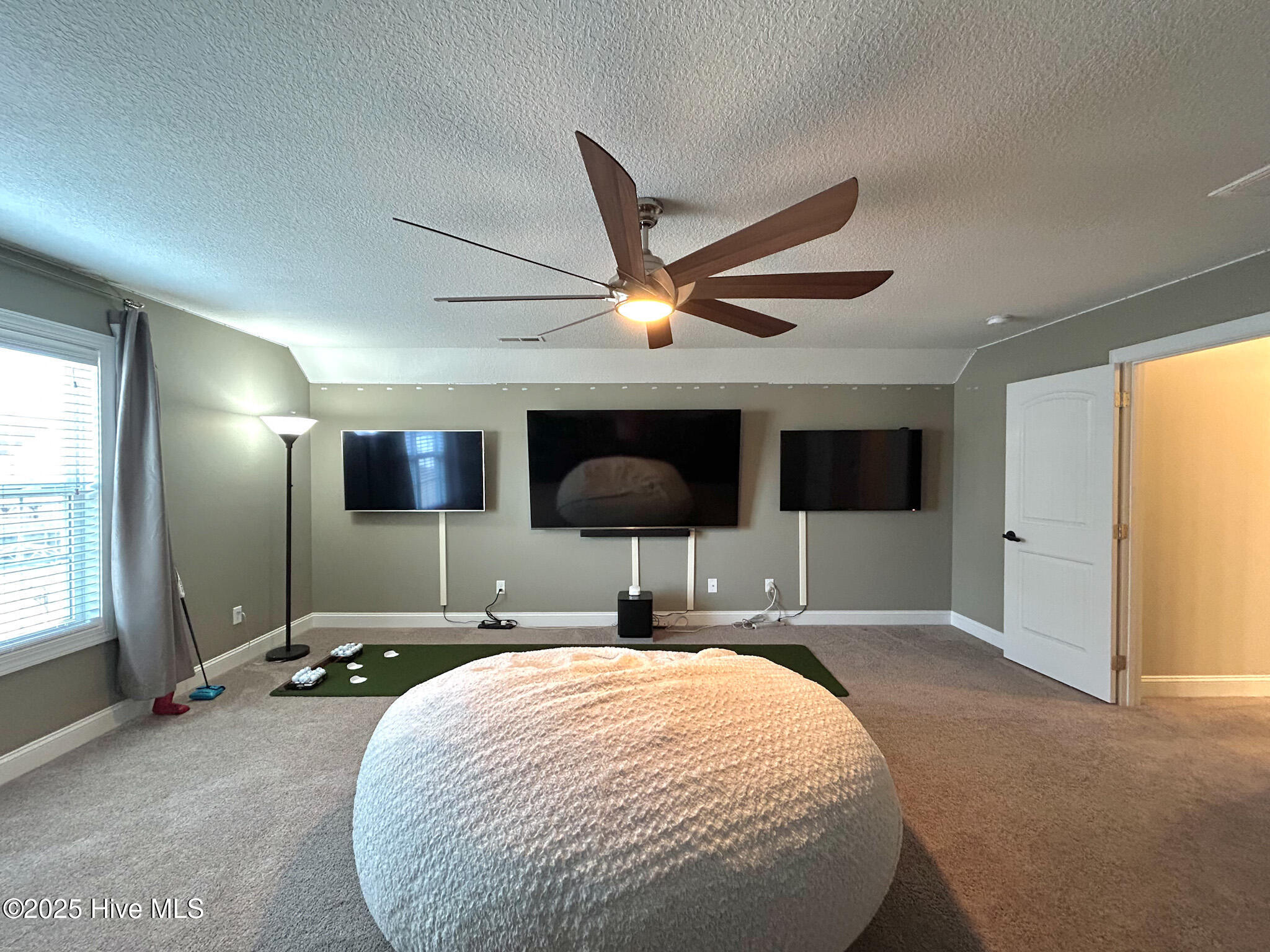 100545888 | Photo 51