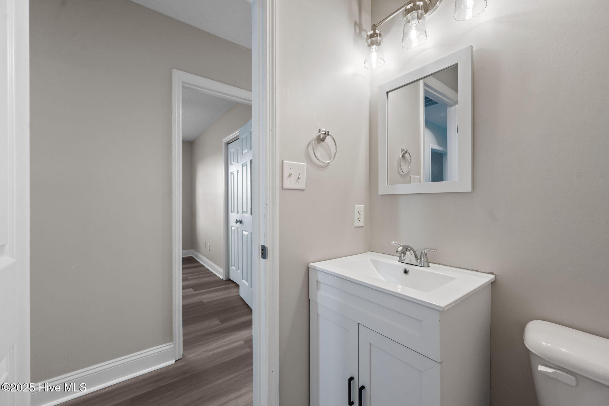 100547097 | Photo 23